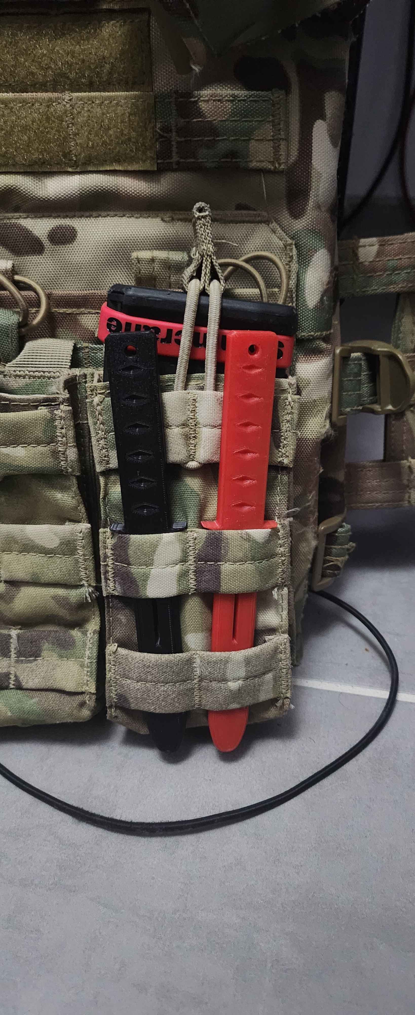 Throwing knife molle