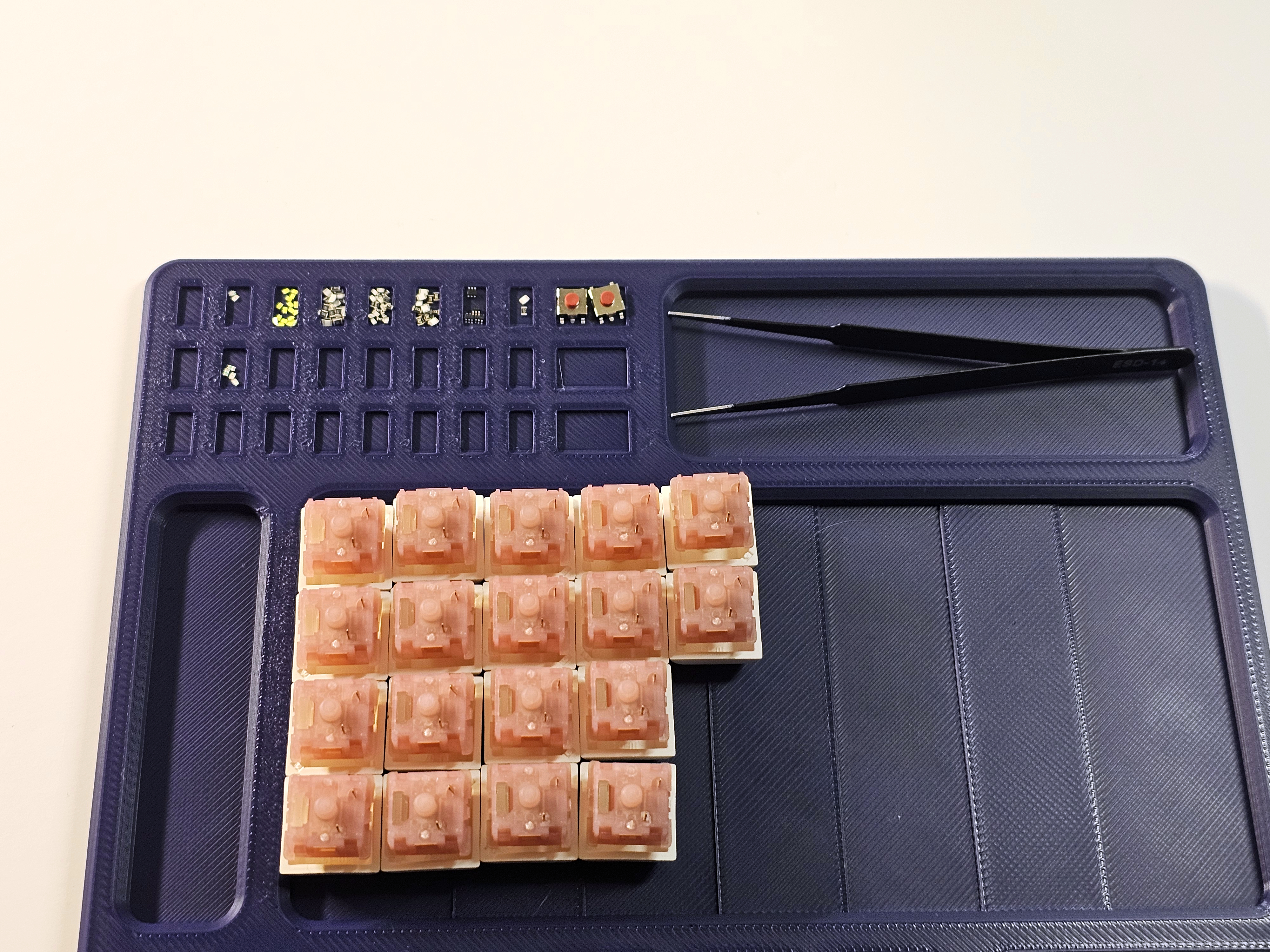 Miniatura 4 do modelo 3D Electronic Components Part Tray