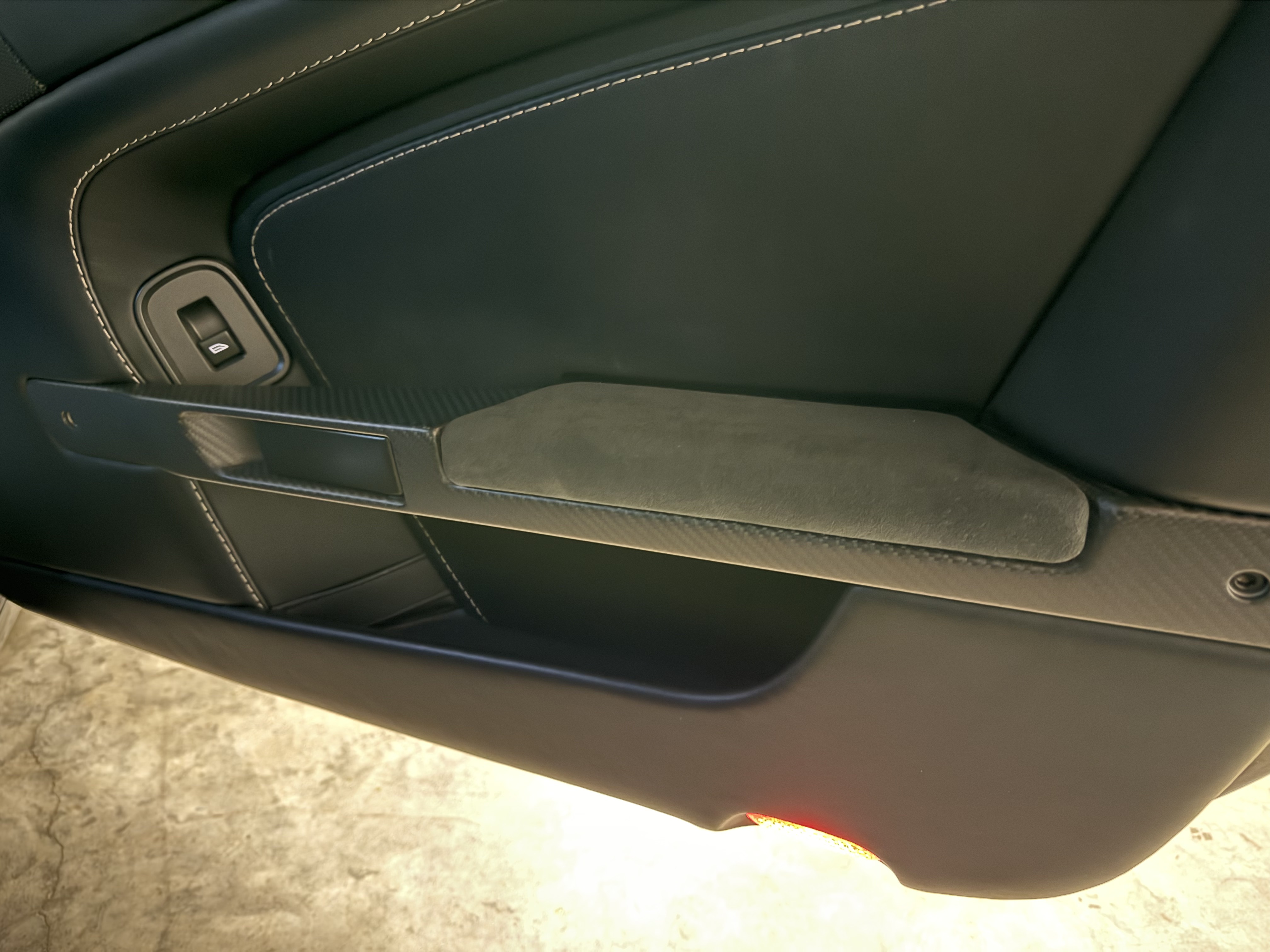 Aston Martin Vantage Door Bar Elbow Pad