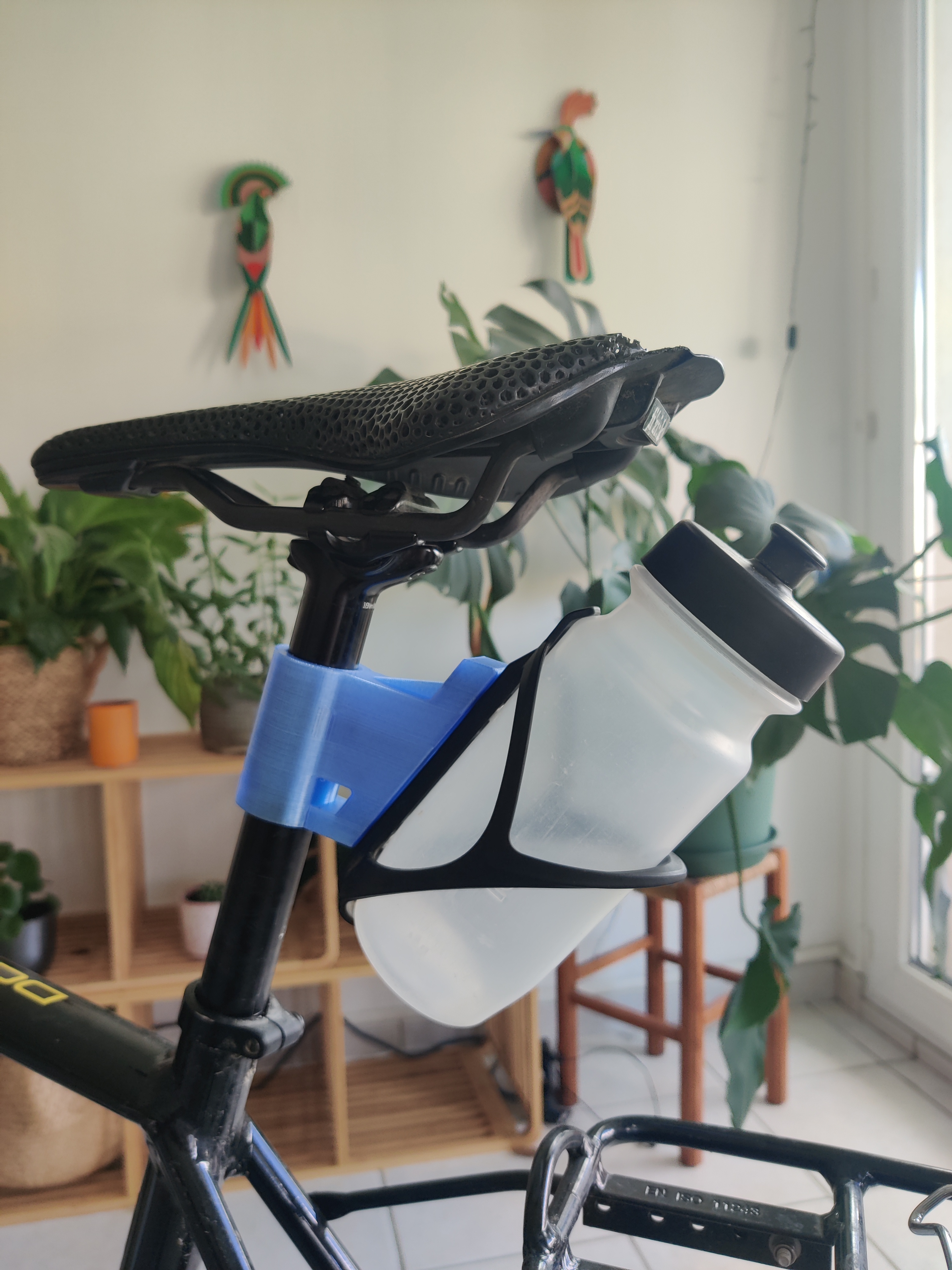 Adaptateur porte bidon selle