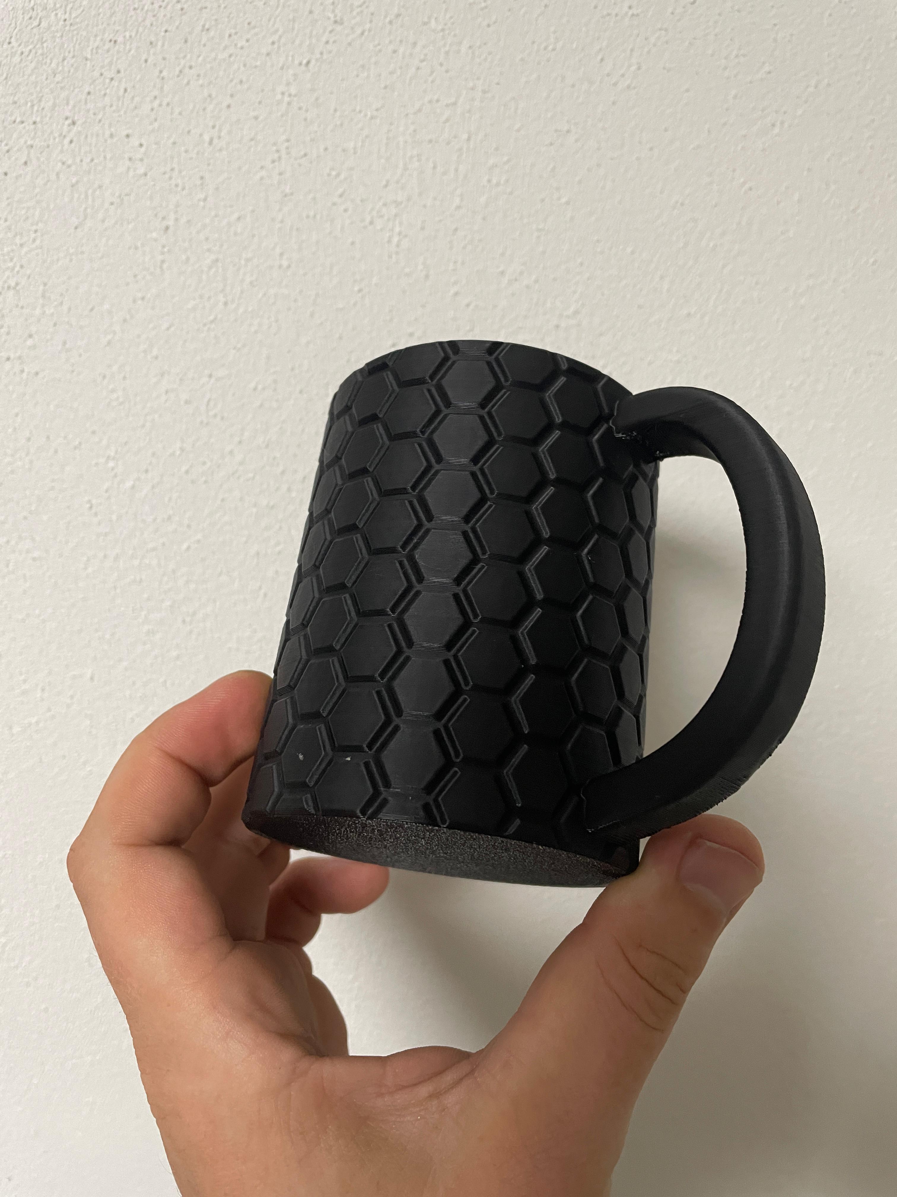 Drinking cup with hexagon pattern — miniatura 4