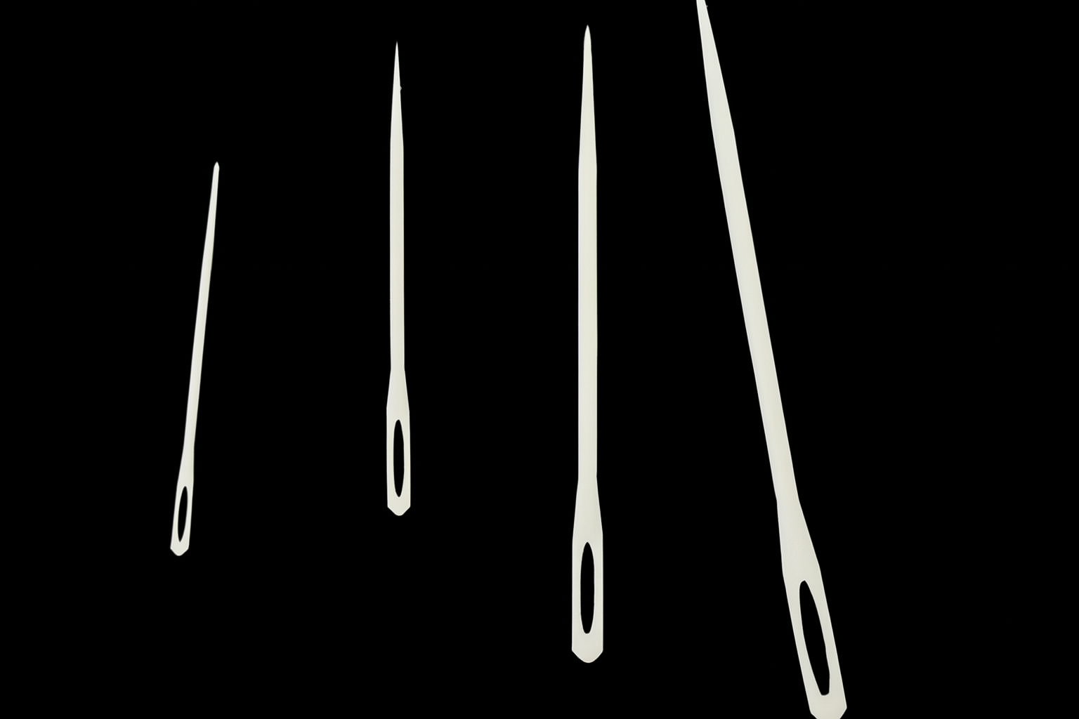 Aiguilles à coudre en plastique.