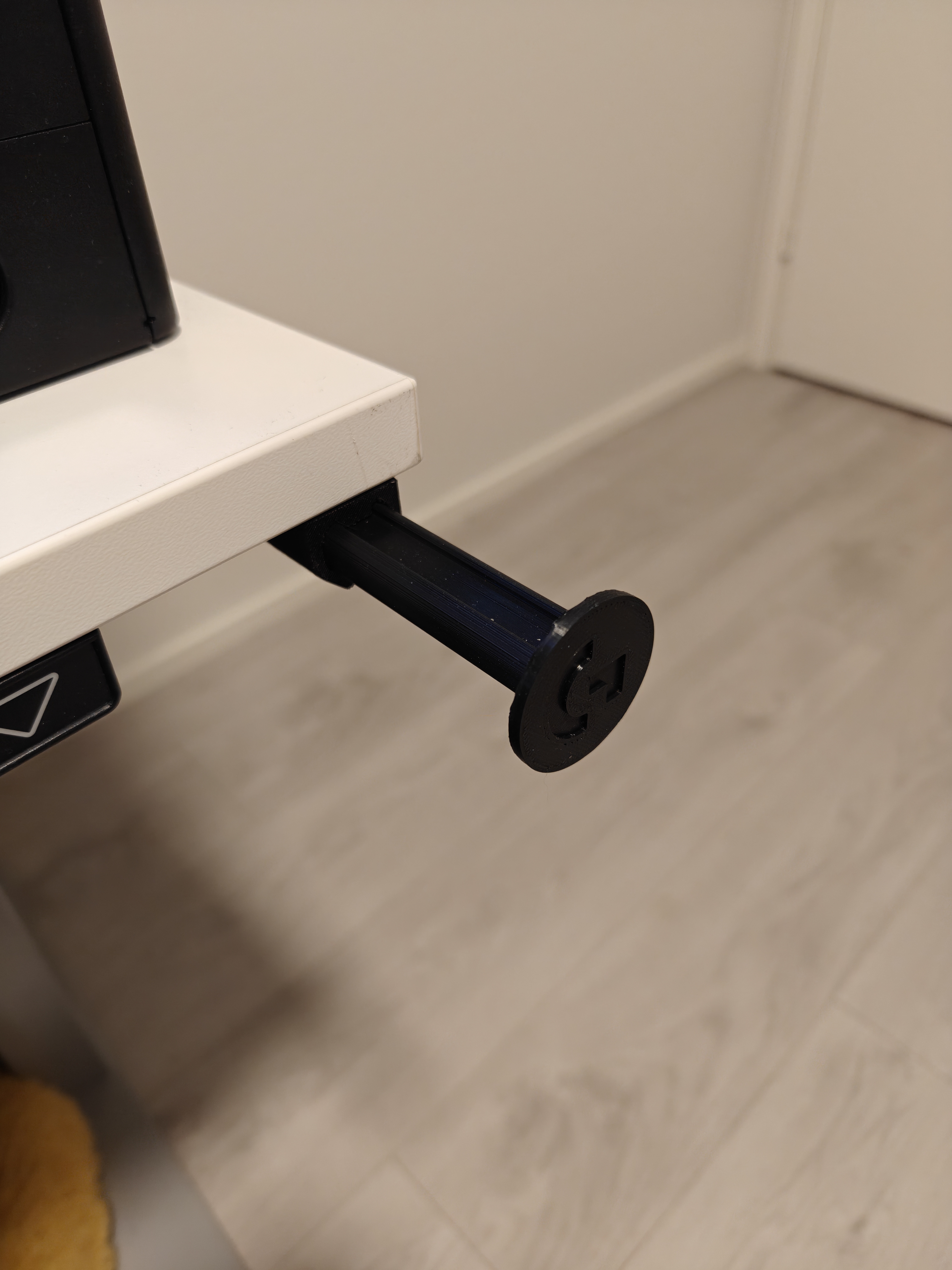 Miniatura 3 do modelo 3D Retractable Headset Hanger