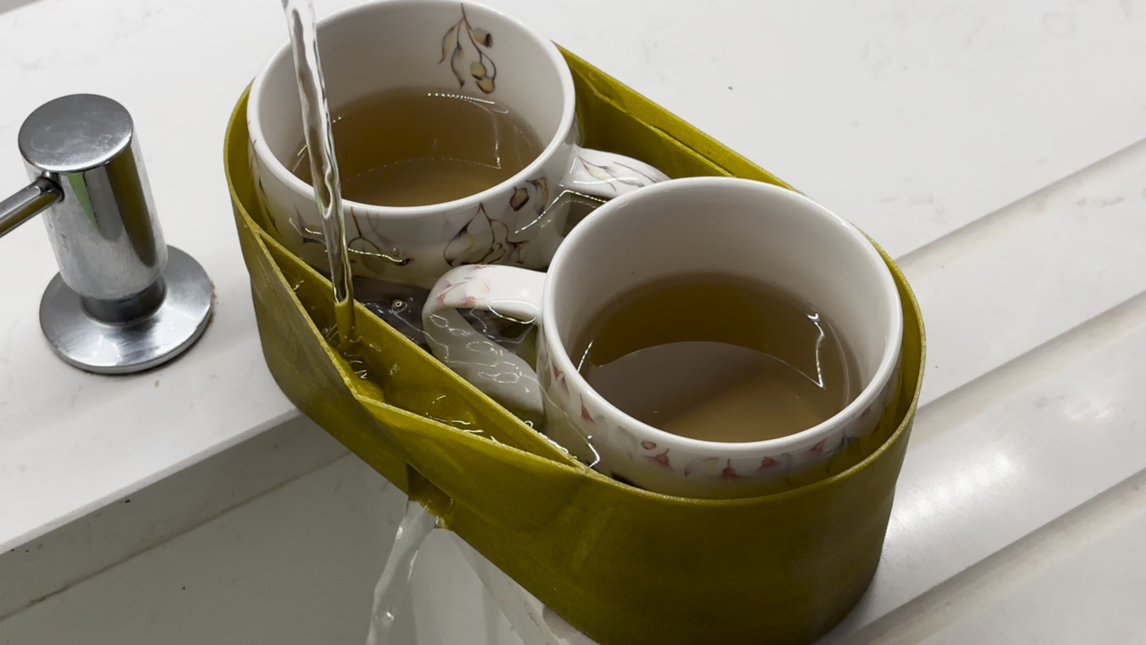 Miniatura 2 do modelo 3D Tap-Powered Tea Cooler