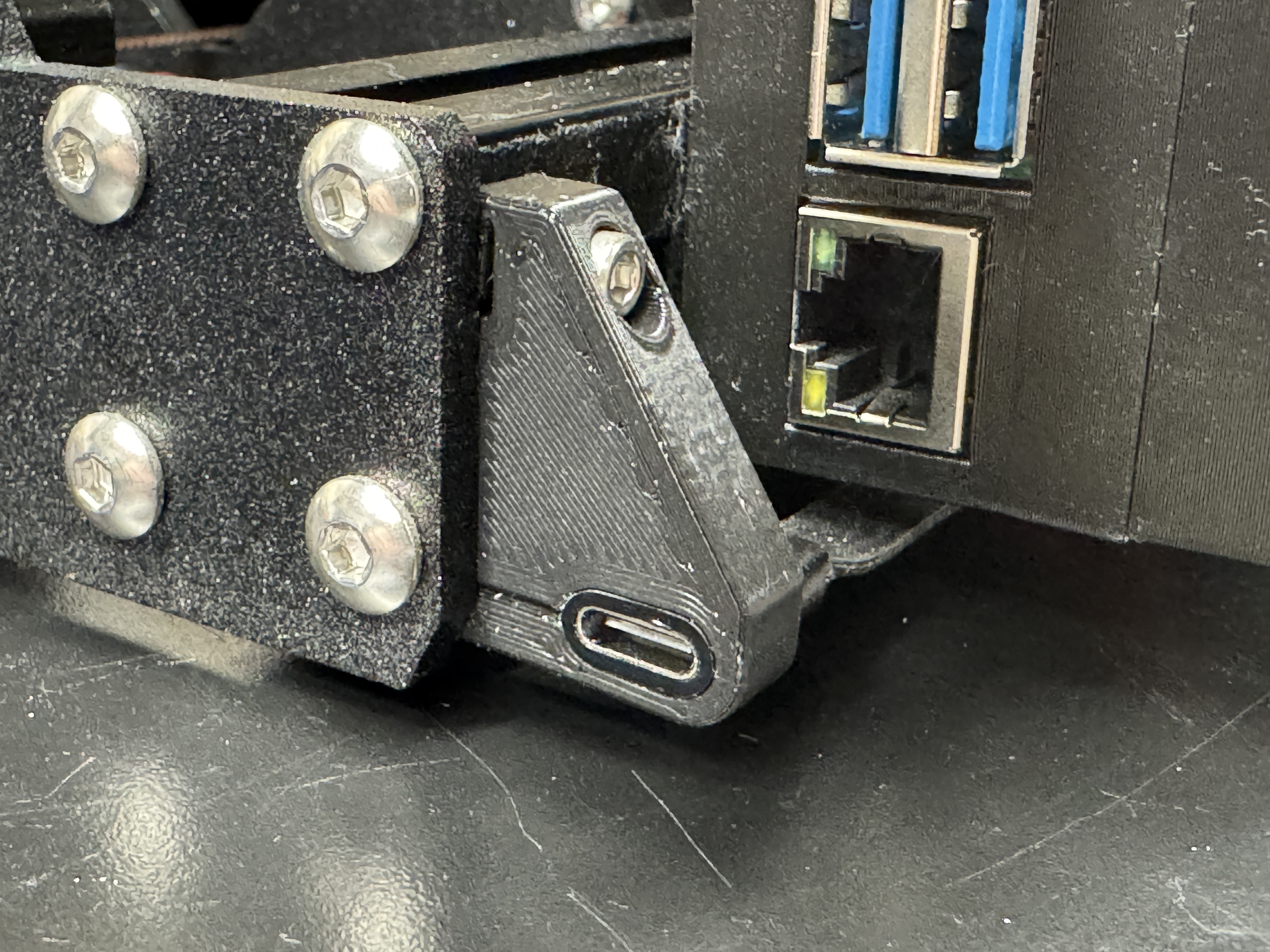 JUXINICE USB Cable Mount for 30x30 extrusion