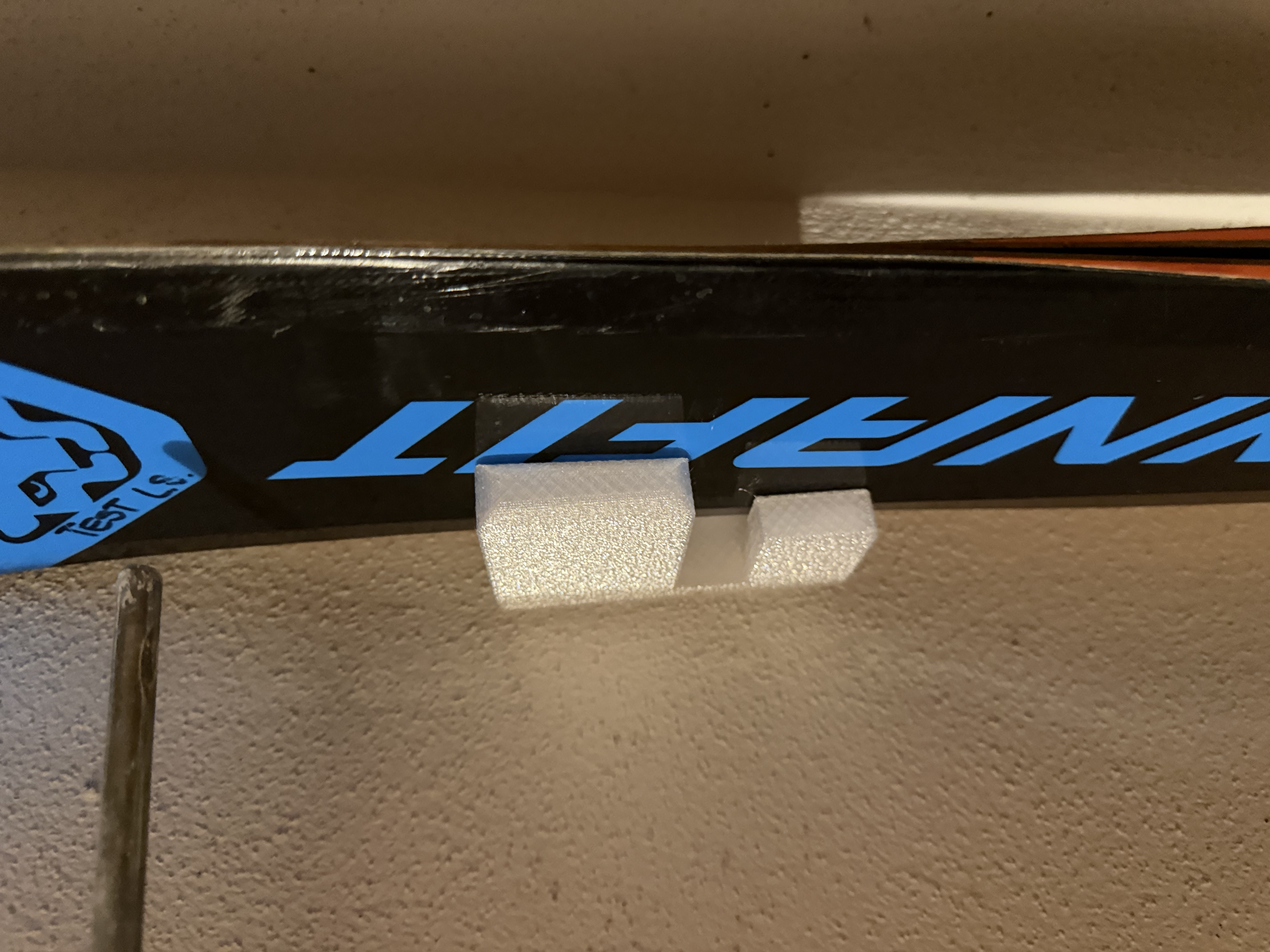 Skihalter für Wandmontage/wall-mounted ski holder
