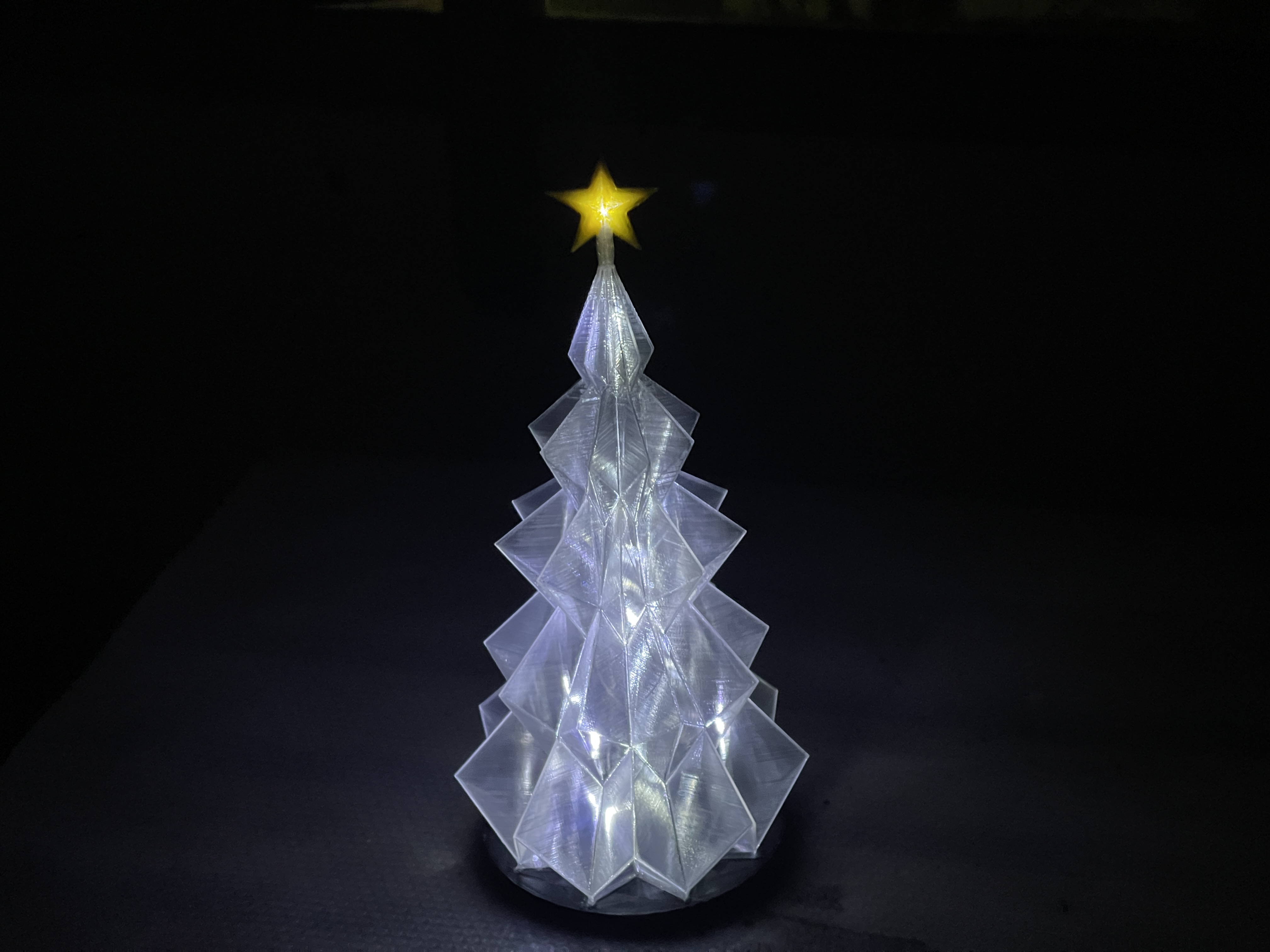 LED Freezing Pixels - Geometric Christmas Tree
