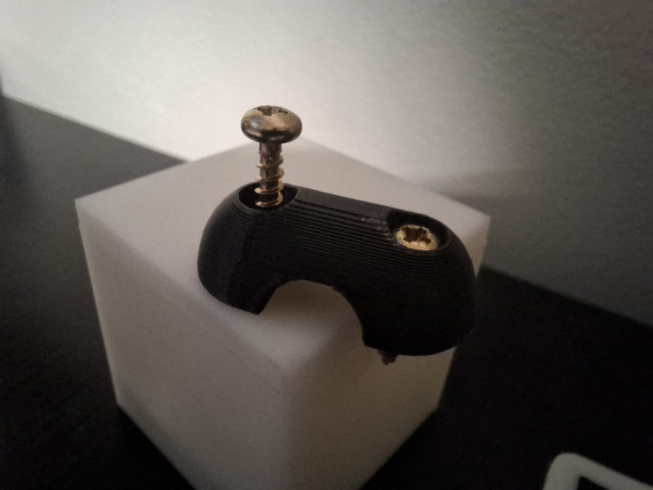 Příchytka na kabely - Cable clip