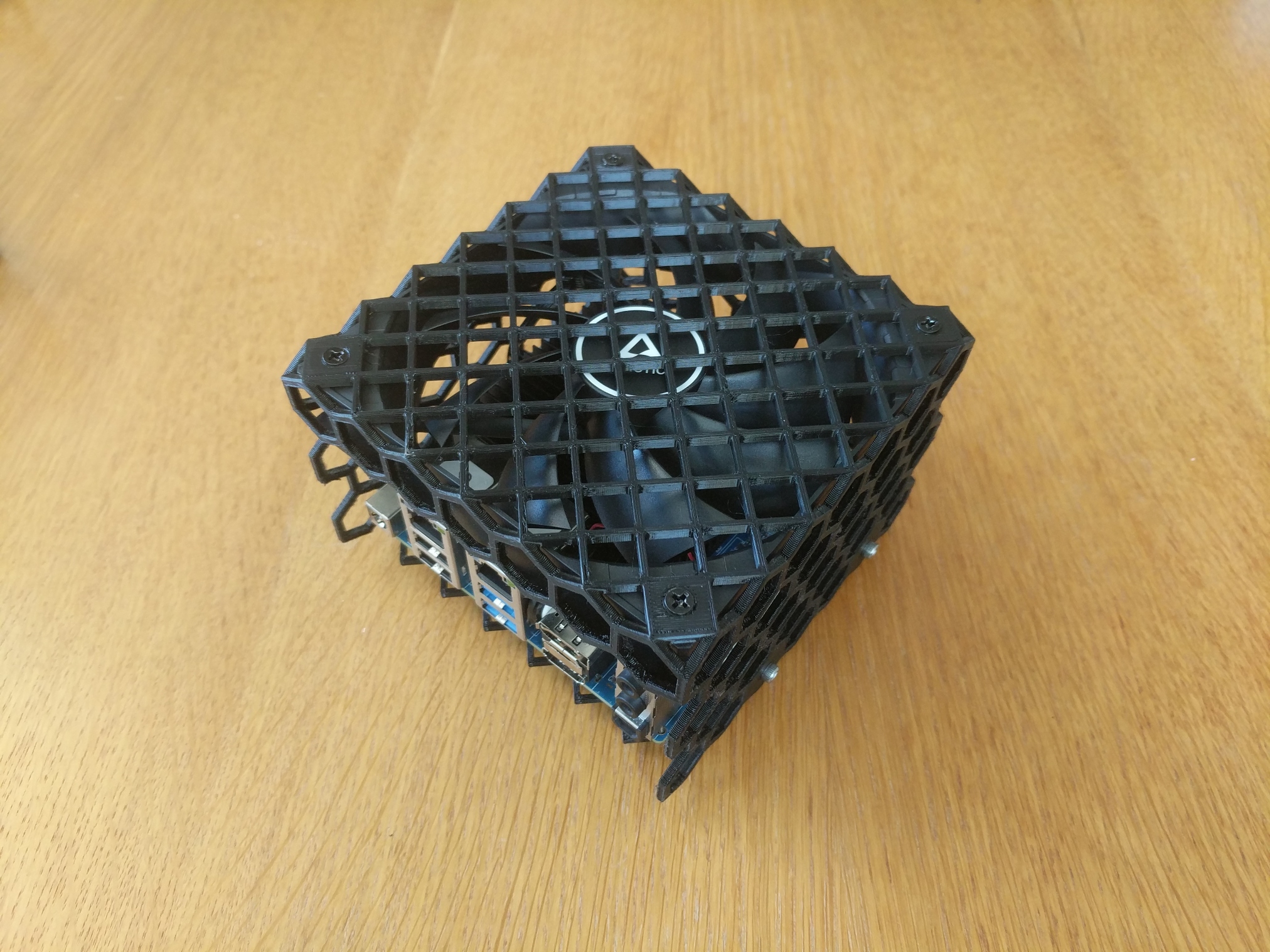 Miniatura 2 do modelo 3D Odroid H3 hex case