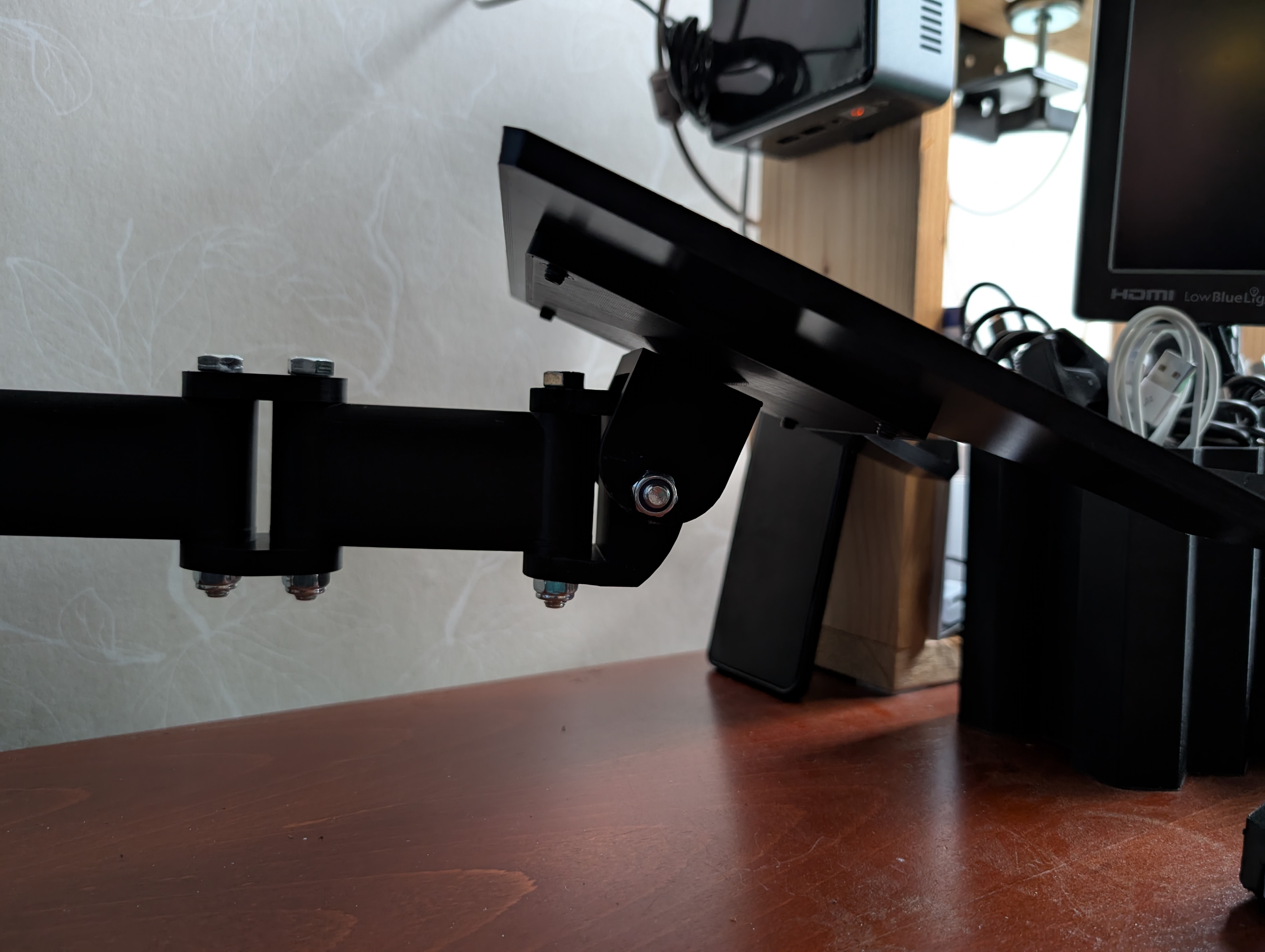 Modular VESA monitor arm - backplate vesa100