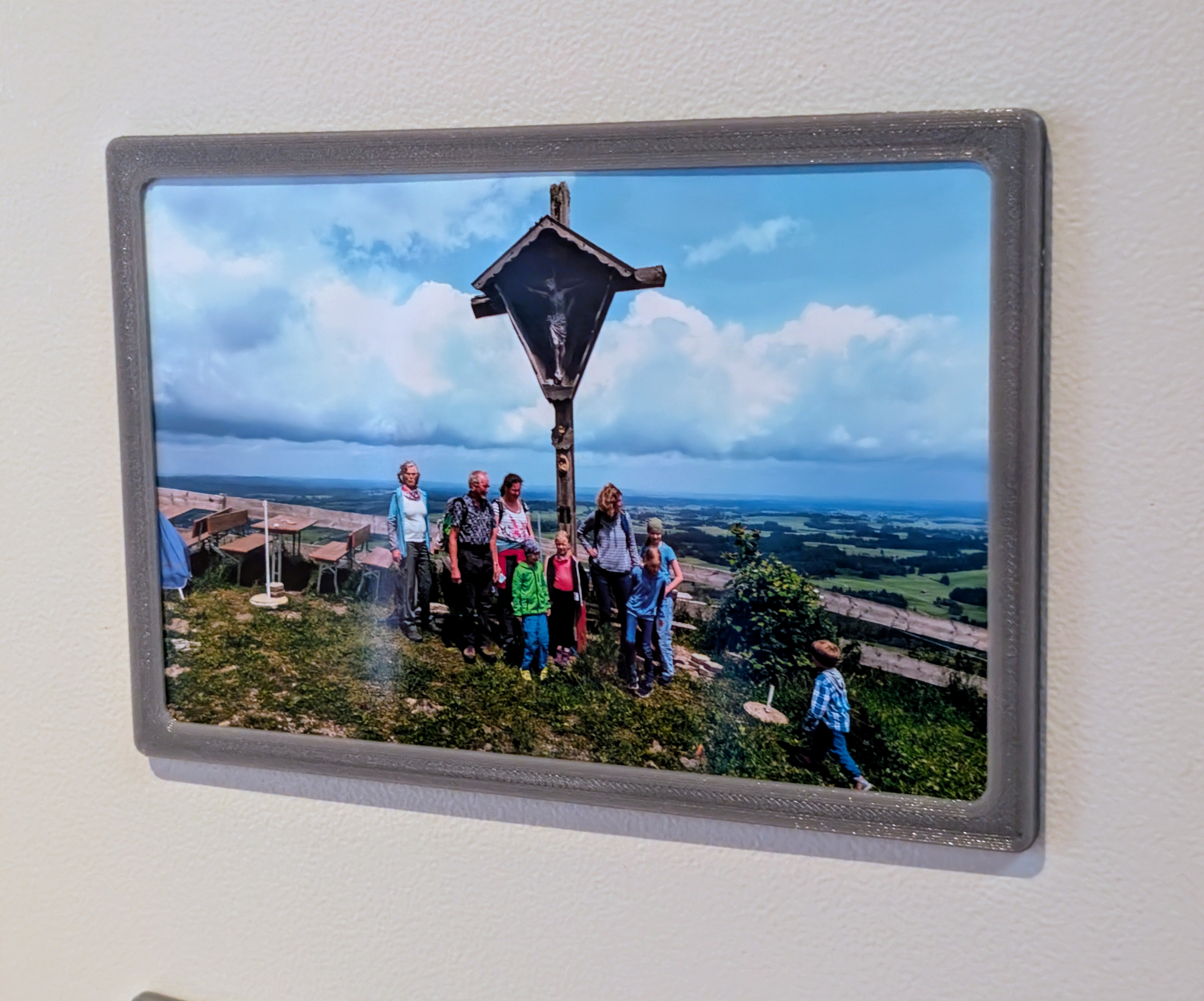 Minimal Picture Frame with Optional Magnets for 10x15 cm Photos