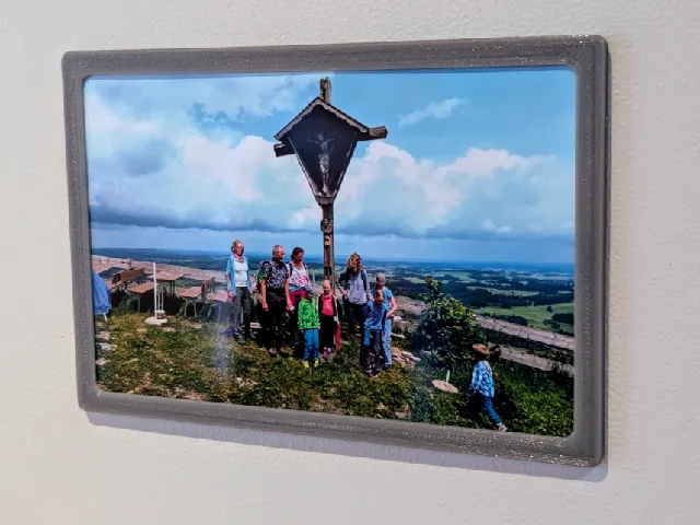 Minimal Picture Frame with Optional Magnets for 10x15 cm Photos