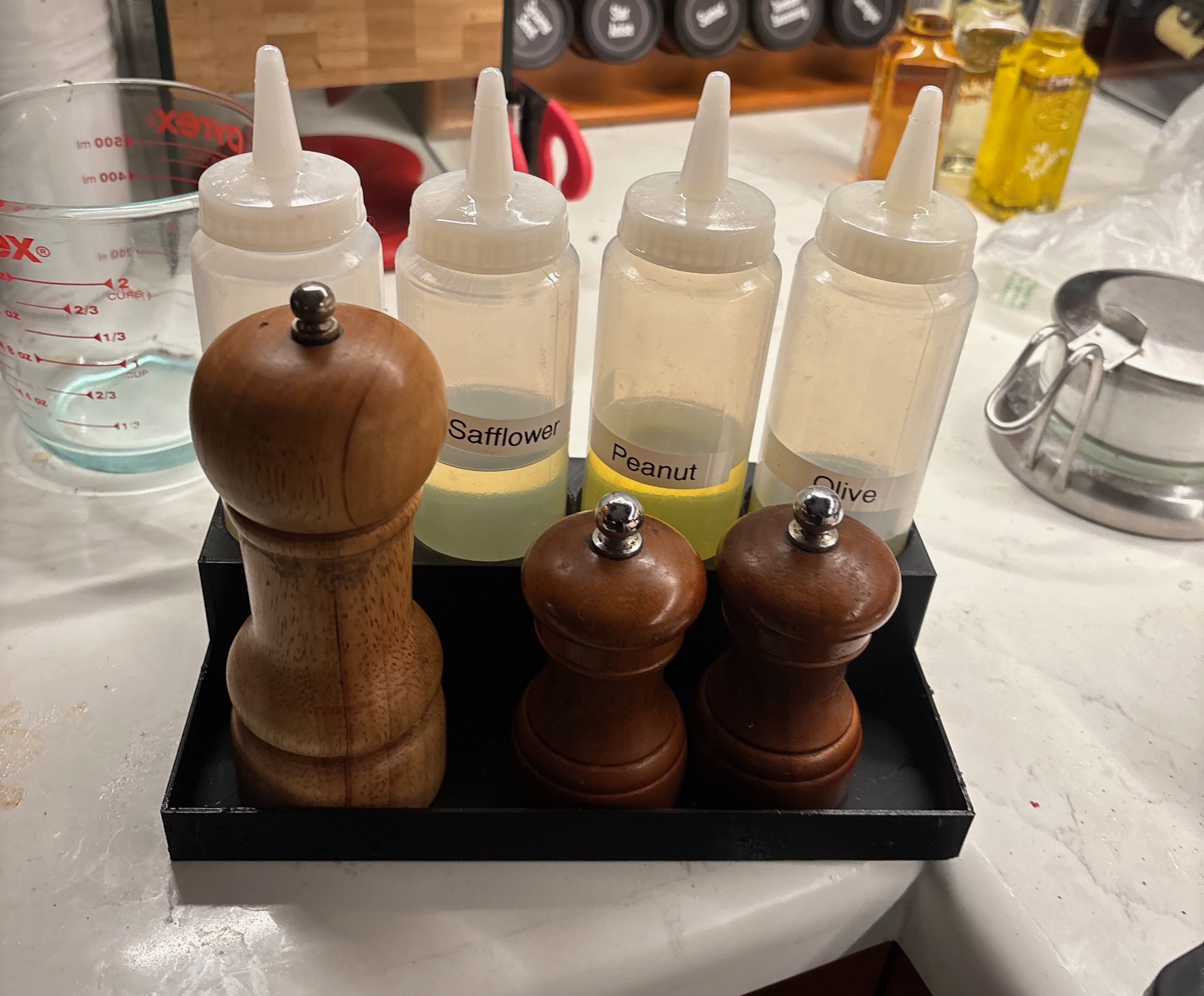 Oil bottle holder