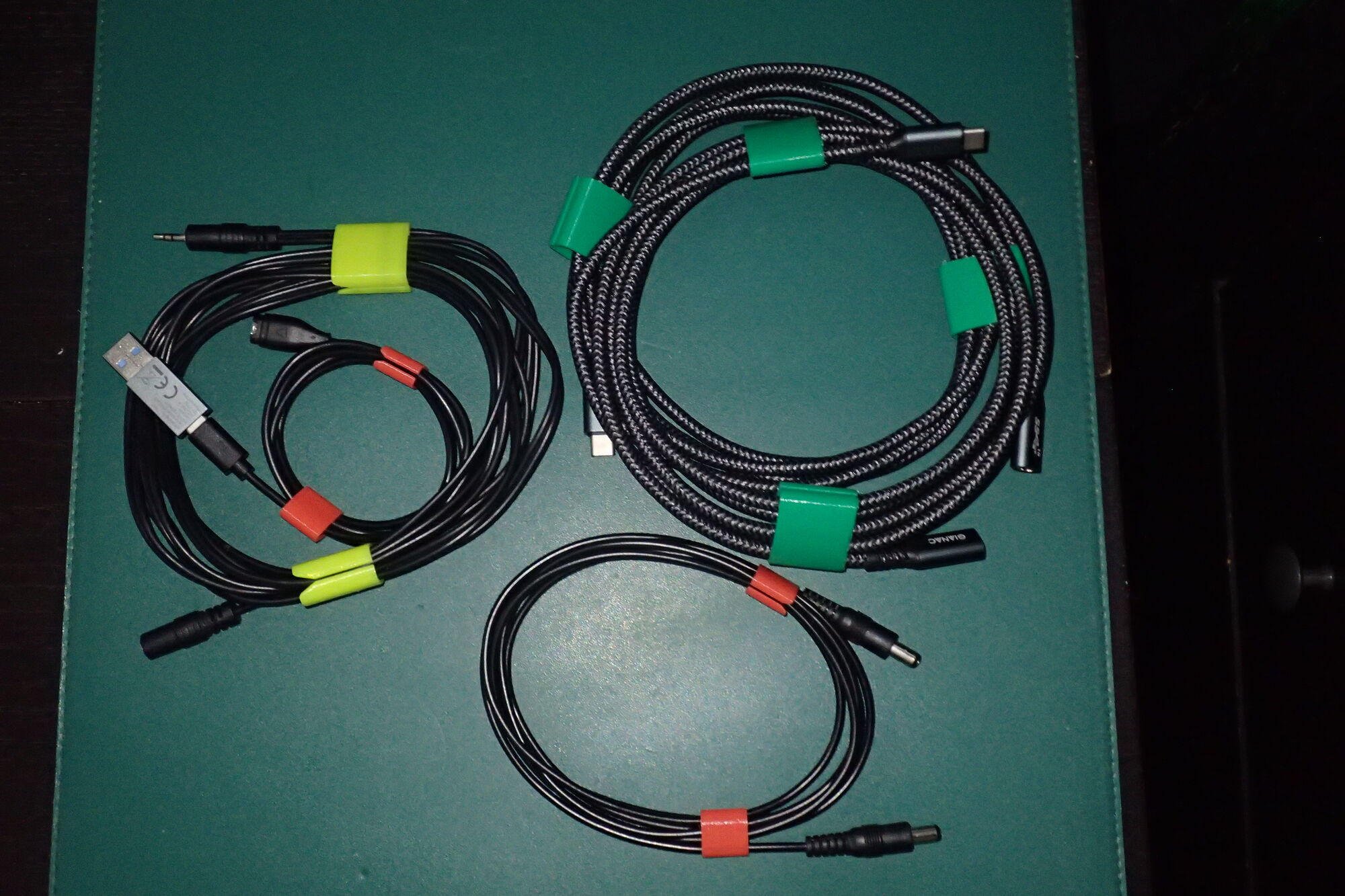 Cable clip / cable organizer
