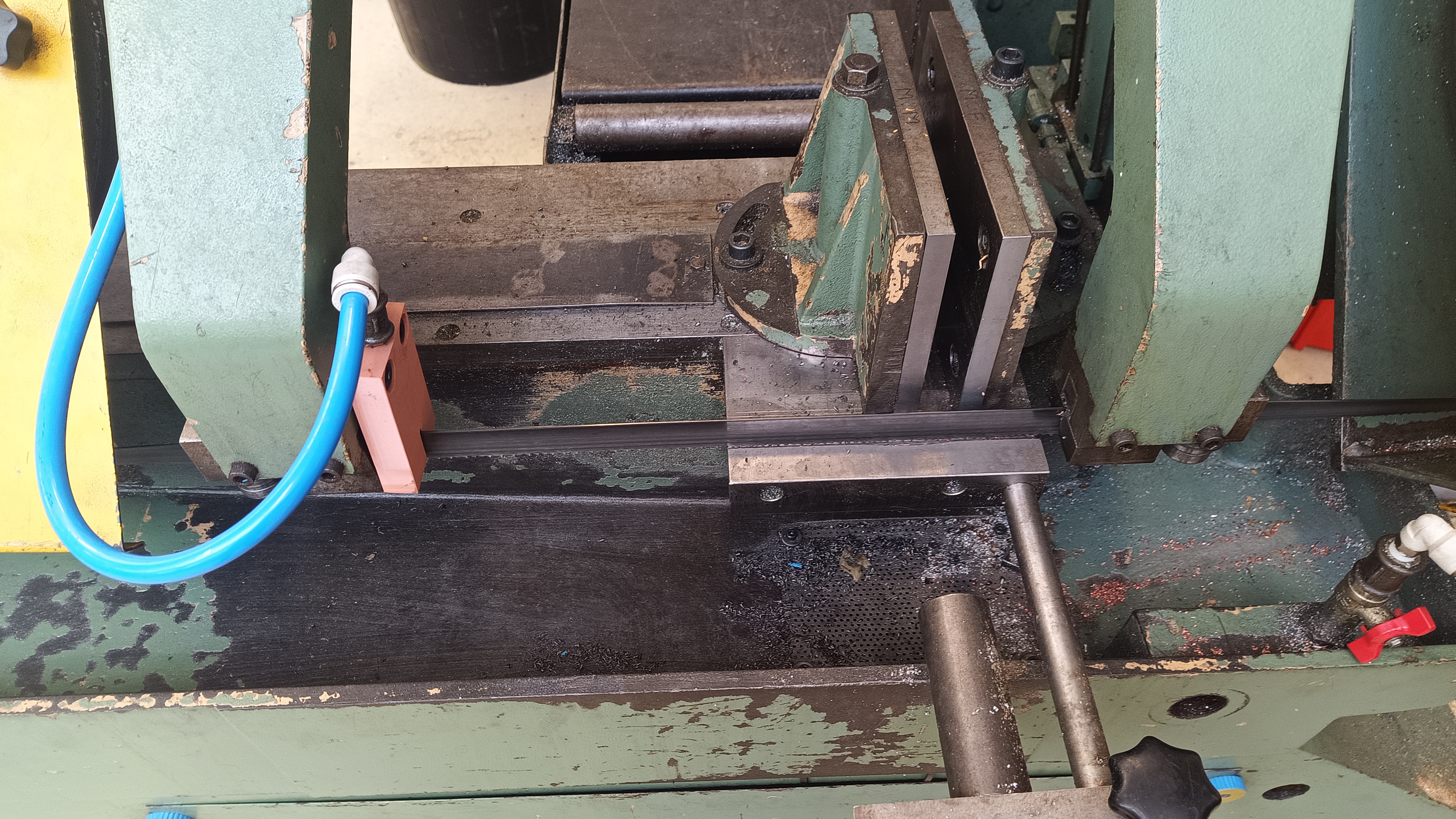 lubrification system for horizontal bandsaw 3D model