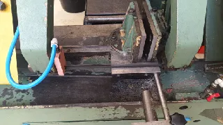 lubrification system for horizontal bandsaw