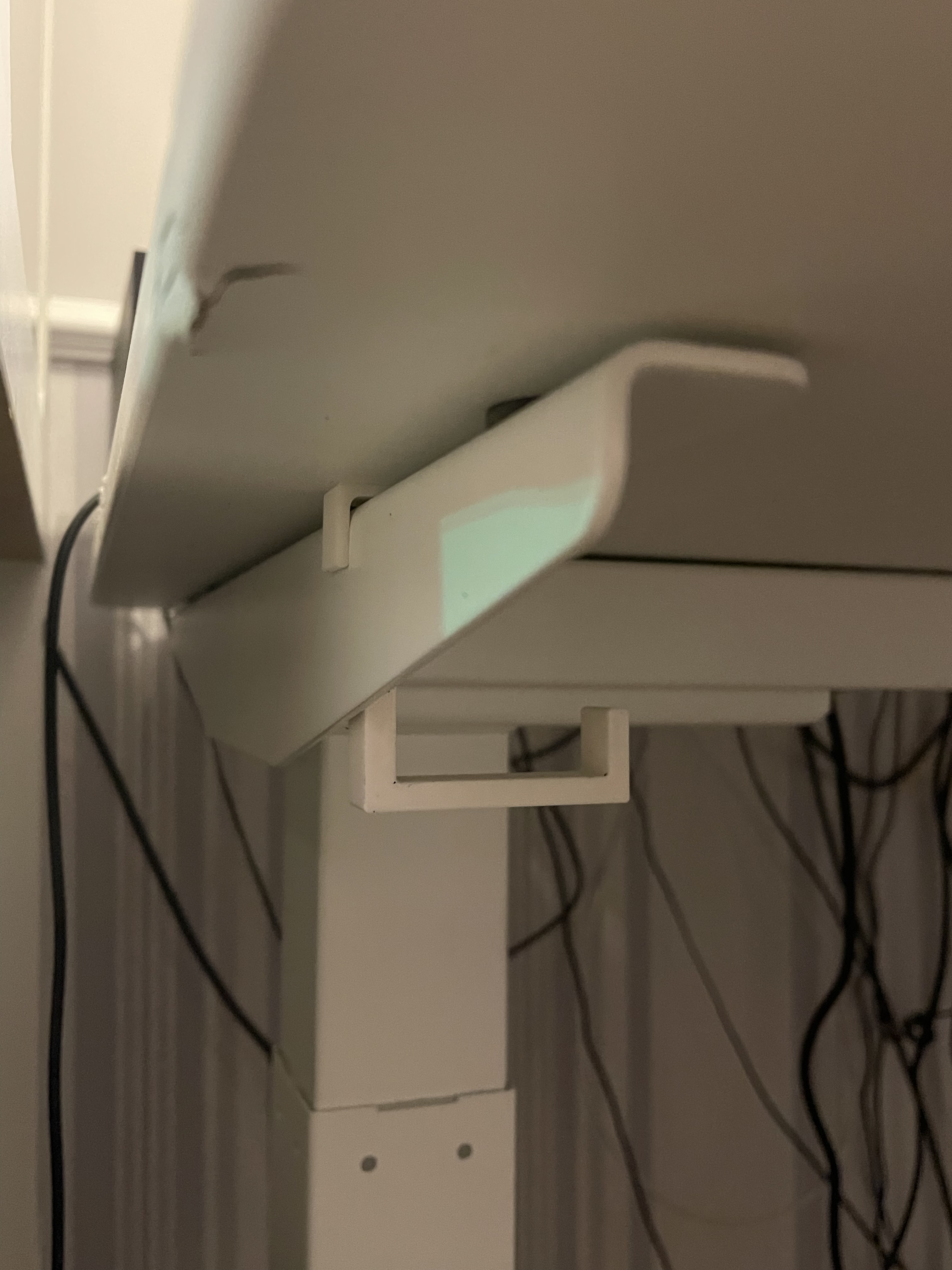 Autonomous desk headphones hook/hanger