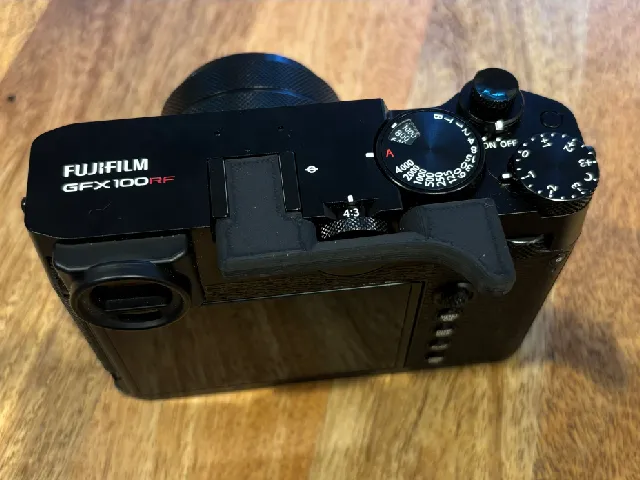 Flat thumb grip for Fuji GFX100RF