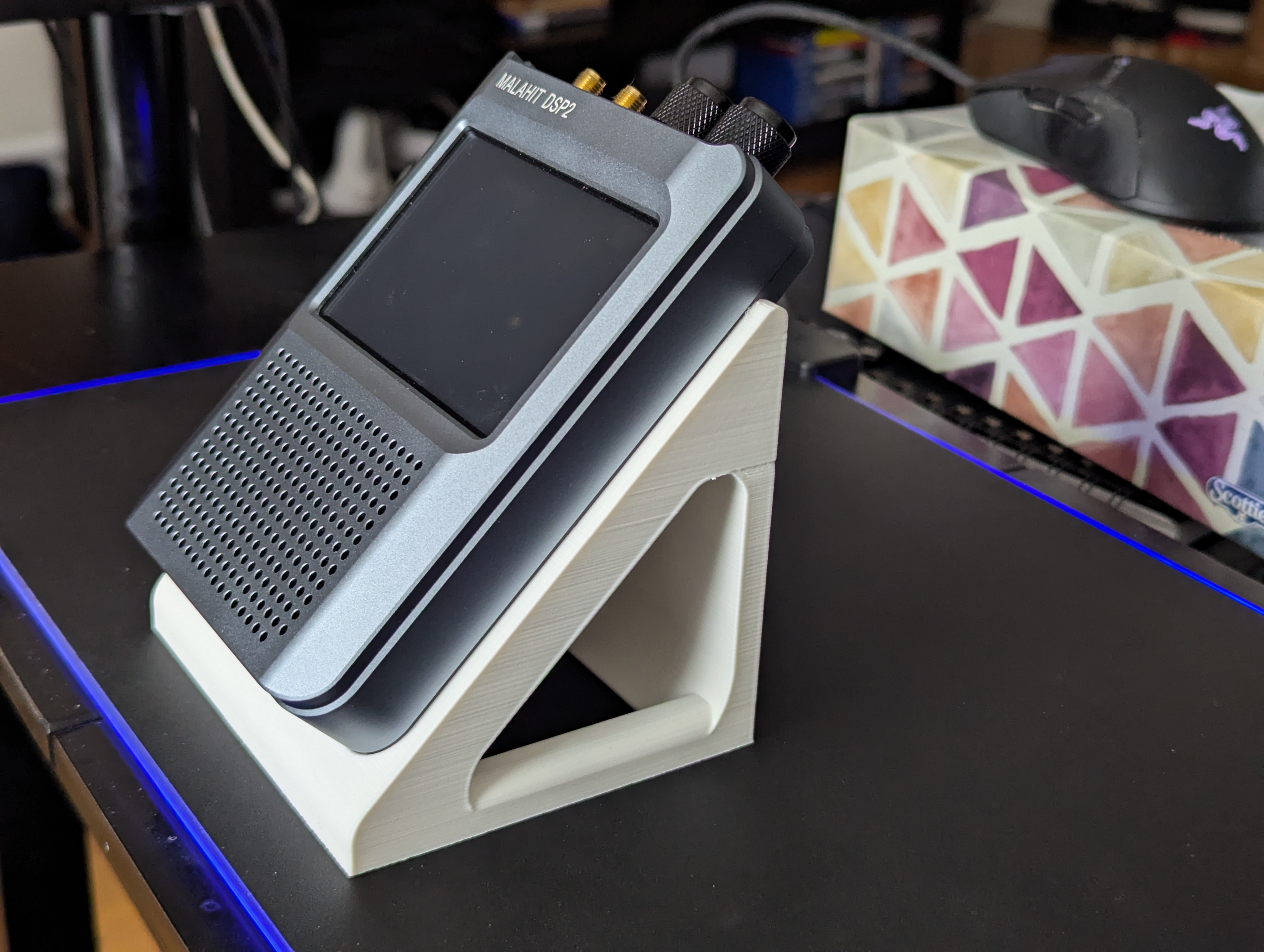 Simple stand for Malahit DSP2 receiver.