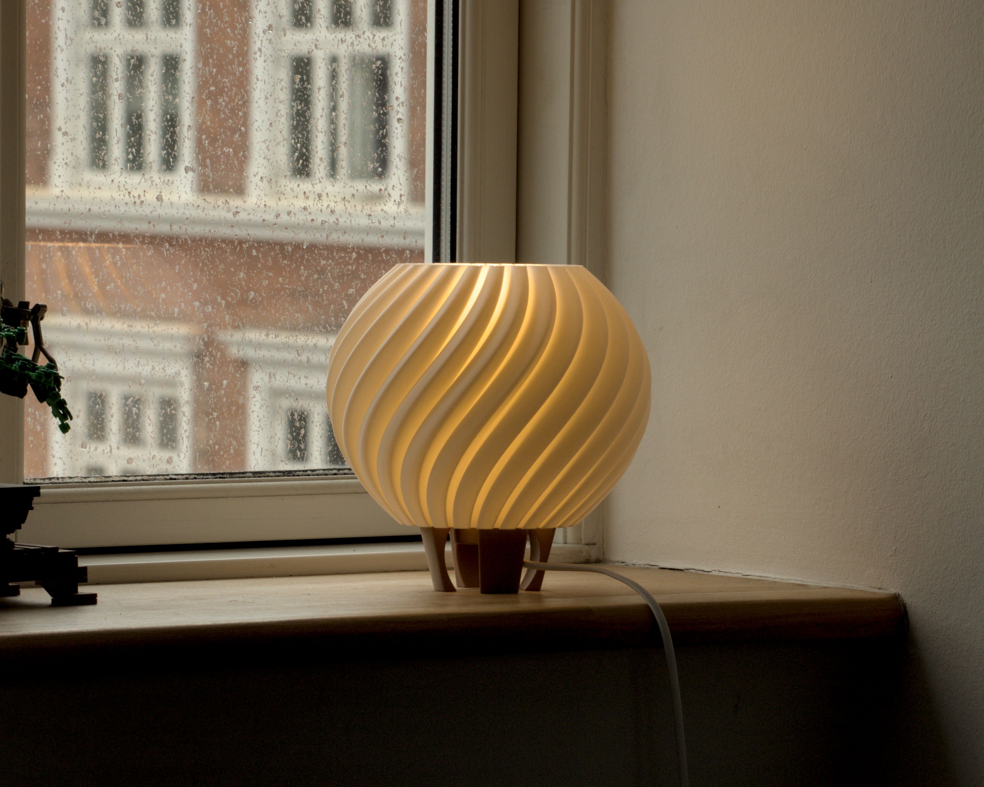 Tulip lamp