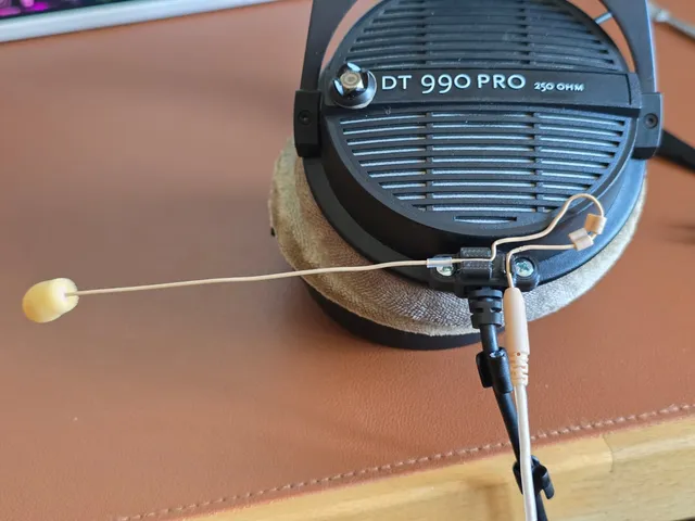 Microphone holder for DT 990 Pro headphones (specifically the Behringer DT440 Mic)