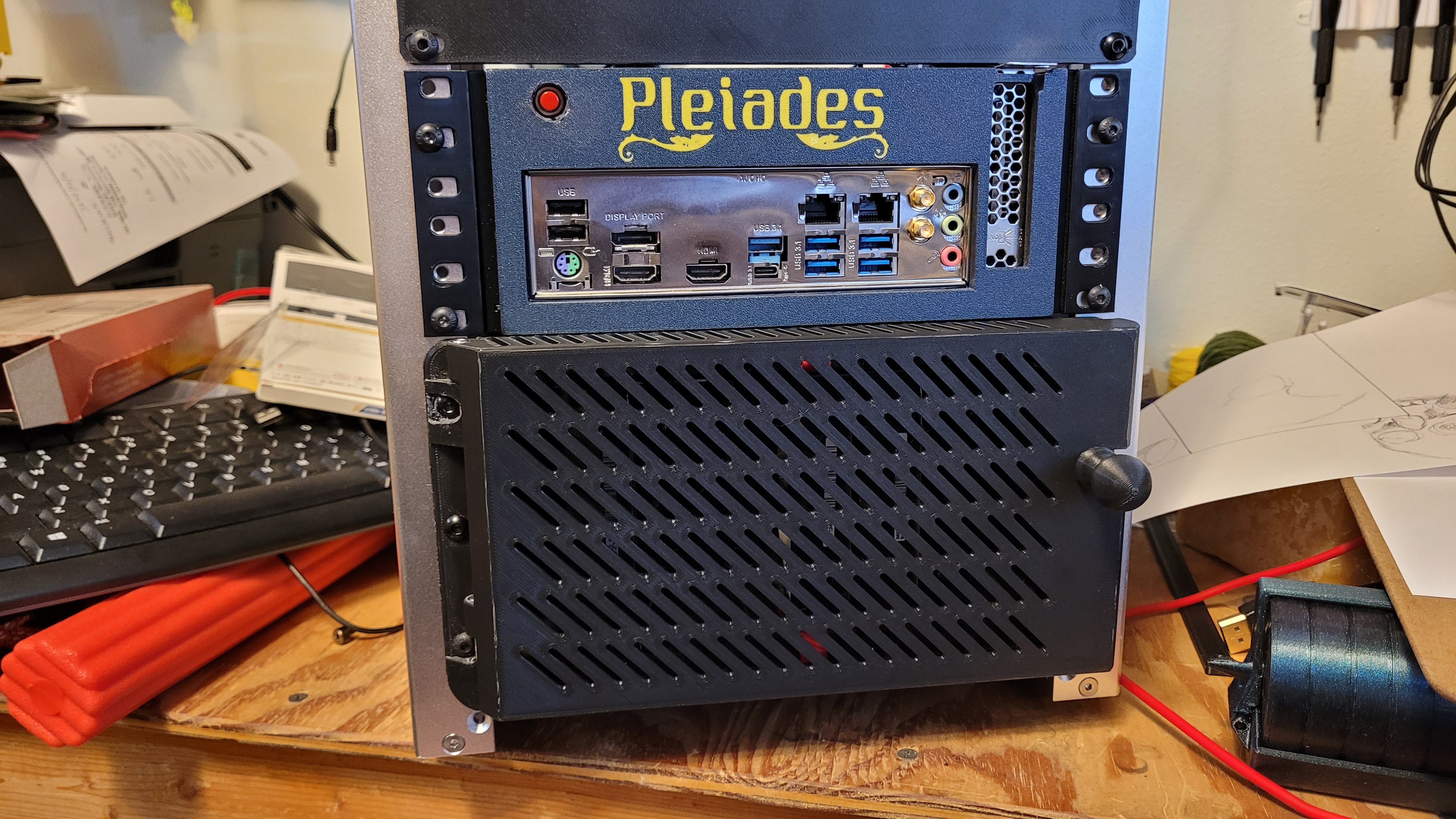 Front cover for 8-bay nas case for 10" mini rack