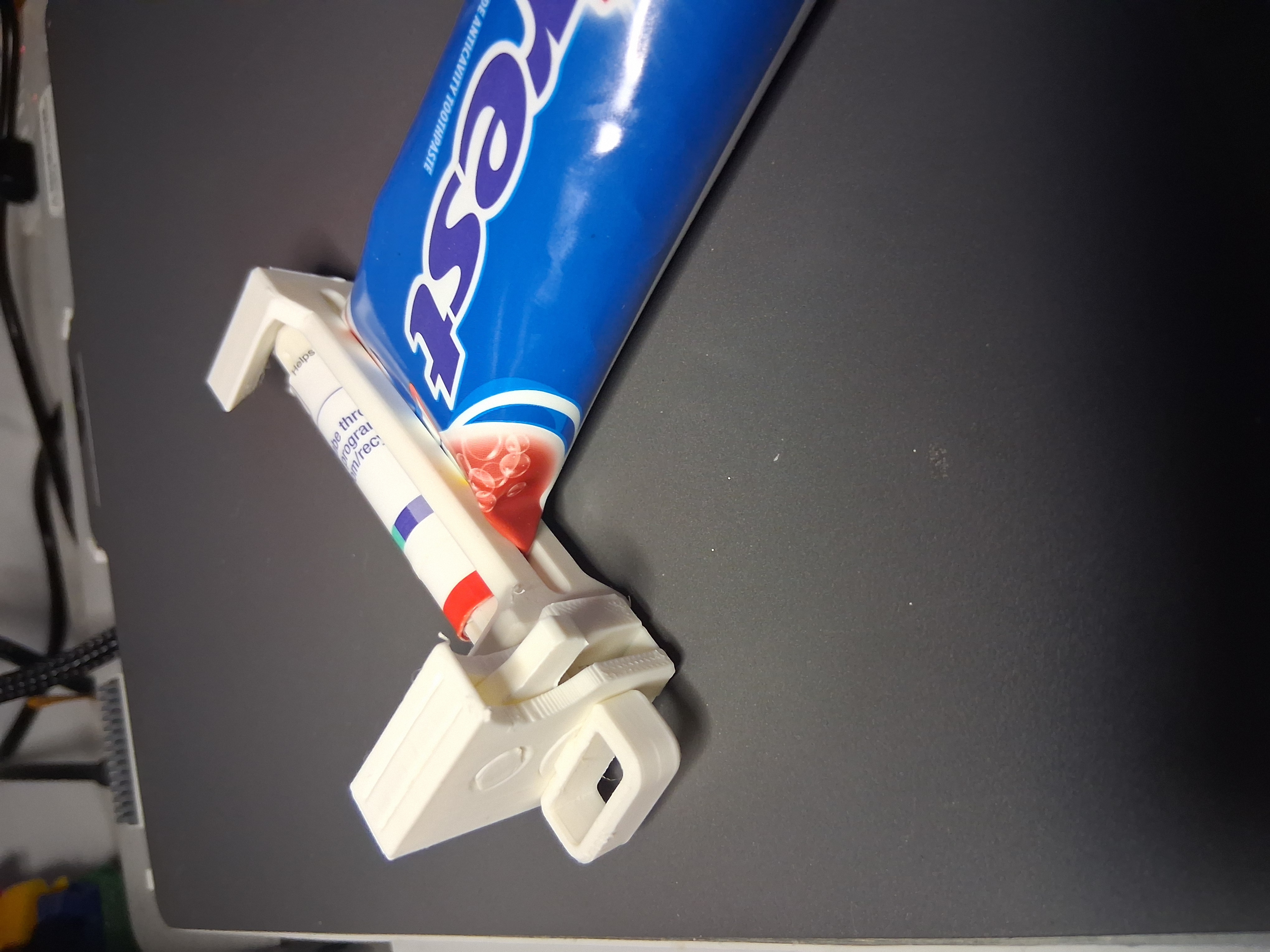toothpaste squeezer ratcheting