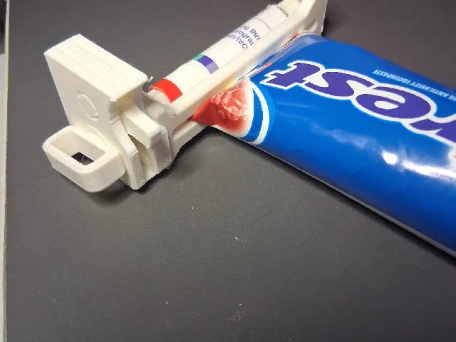 toothpaste squeezer ratcheting