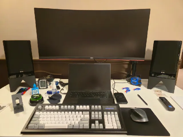 SVS Prime Wireless Pro desk stand