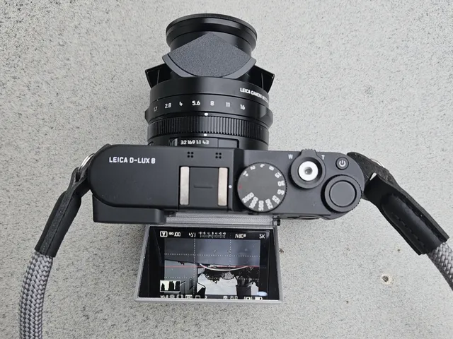 Leica D-Lux 8 Mirror for low photography
