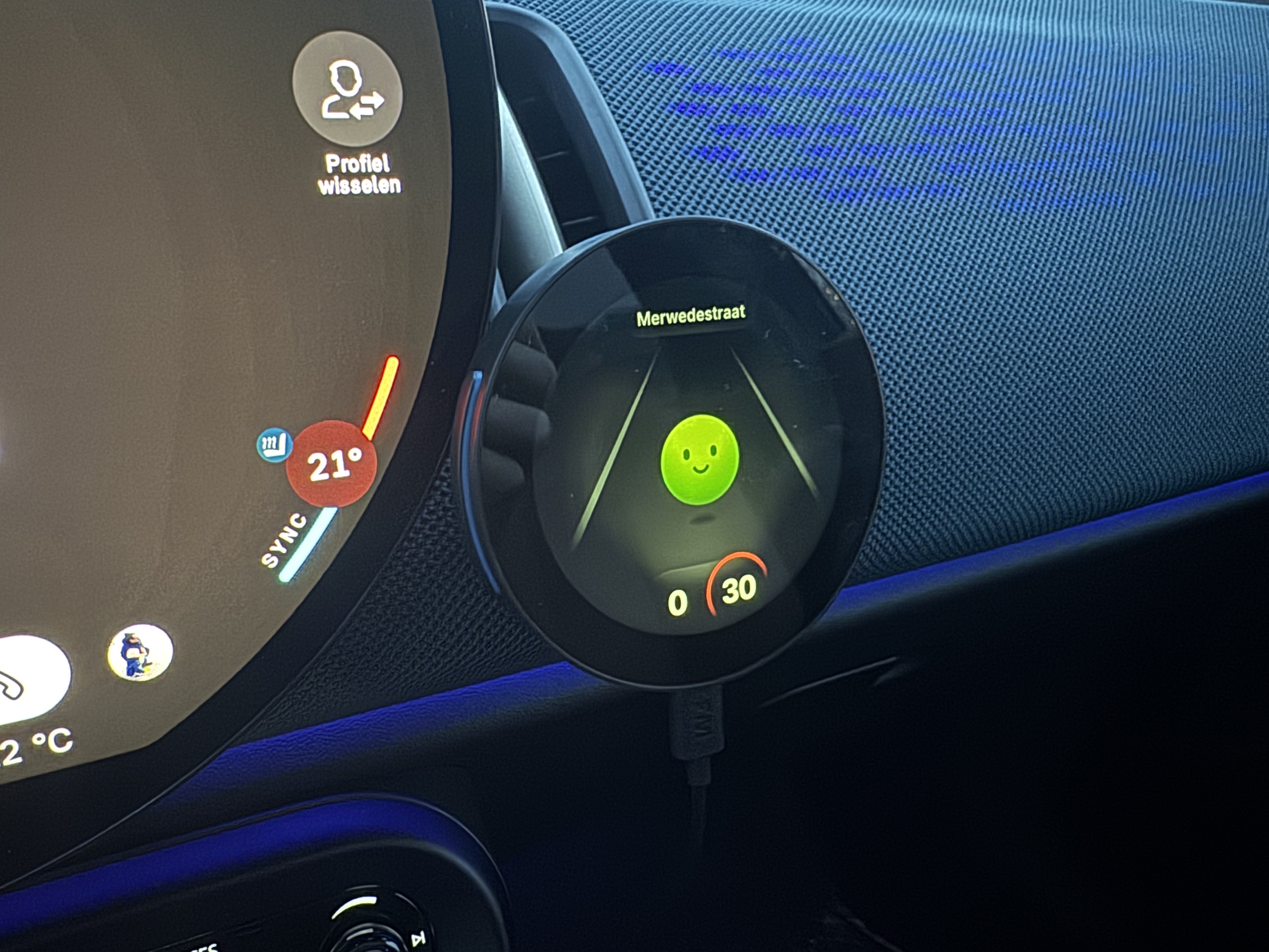 Flitsmeister DASH mount for MINI Countryman U25 (USB Charging optional)