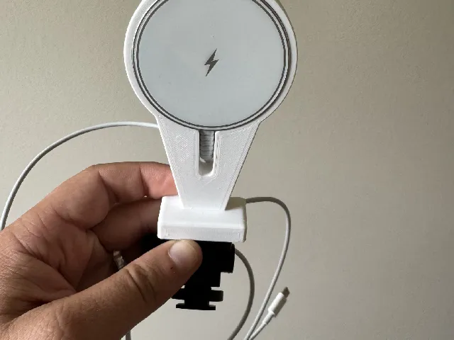 Horizontal MagSafe Charging Stand with 1/4-20 Thread
