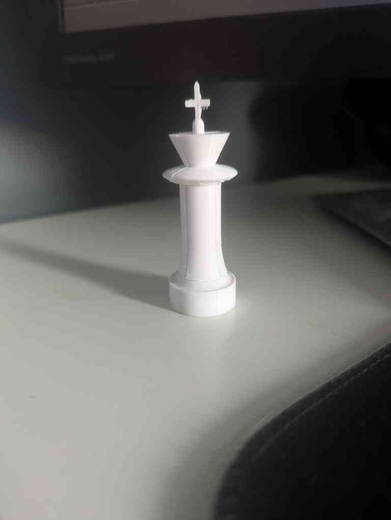 Chess King that shatters