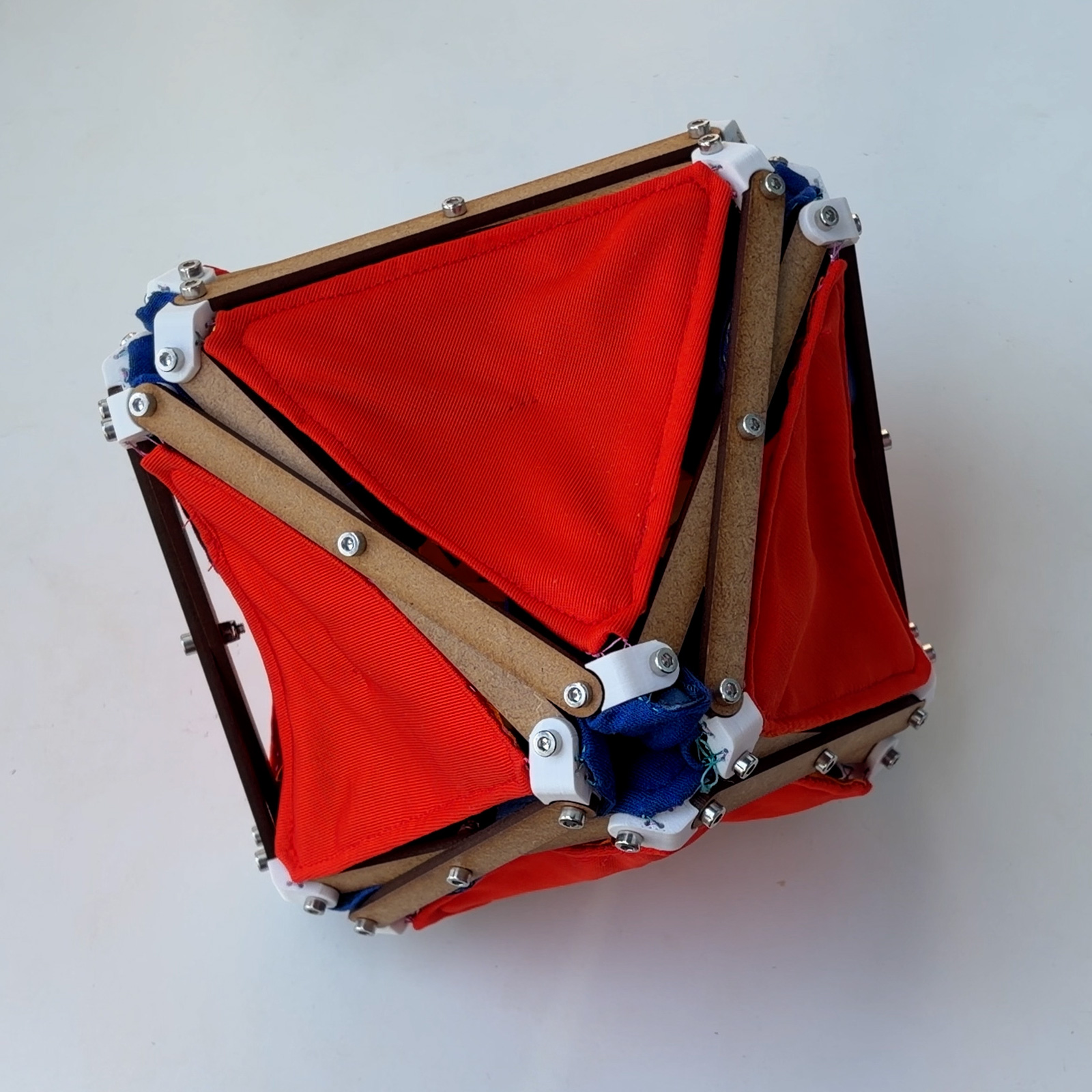 Transforming cube/octahedron linkage — miniatura 5