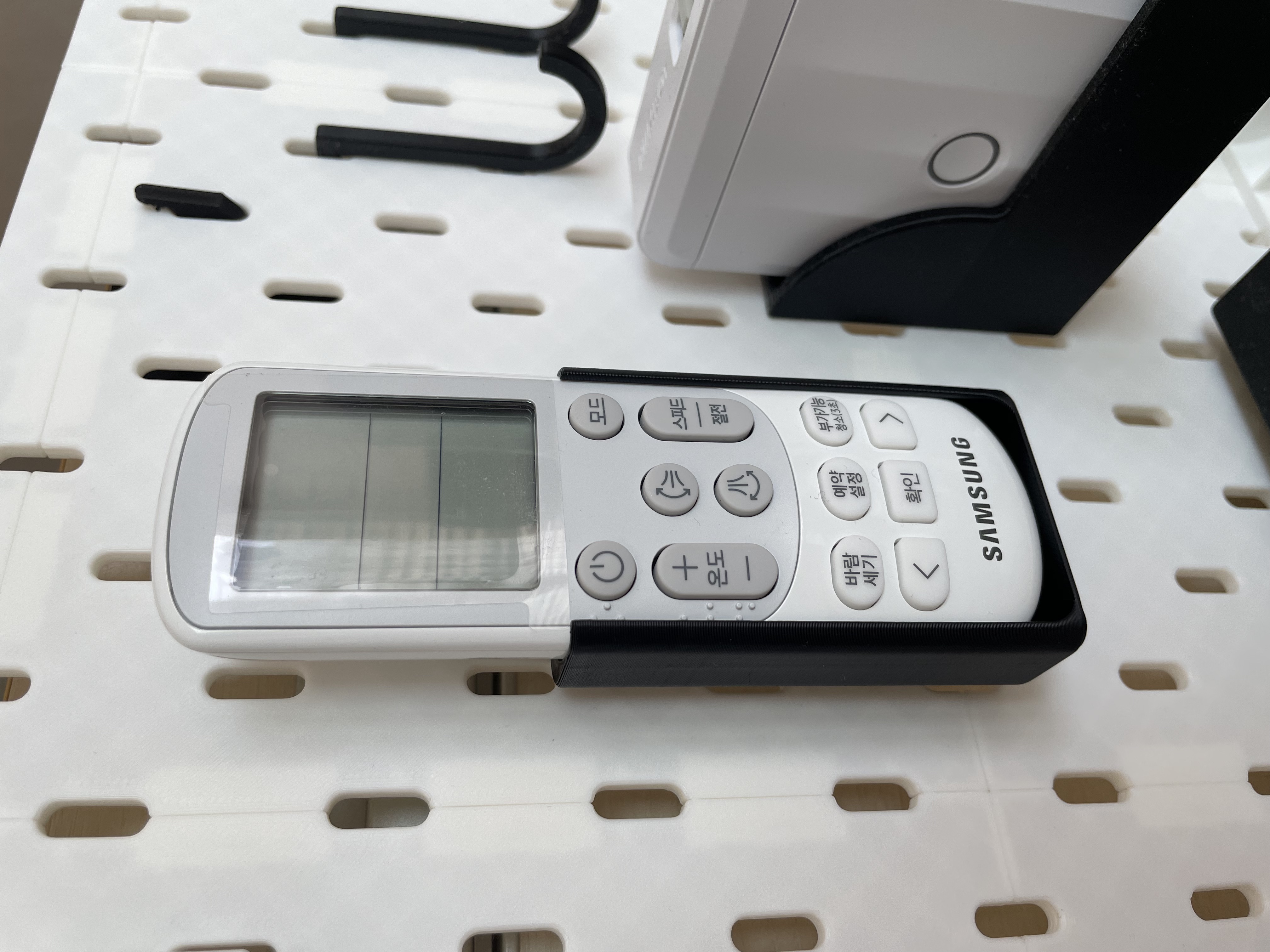 Samsung A/C remote ikea skadis mount