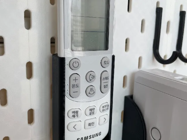 Samsung A/C remote ikea skadis mount