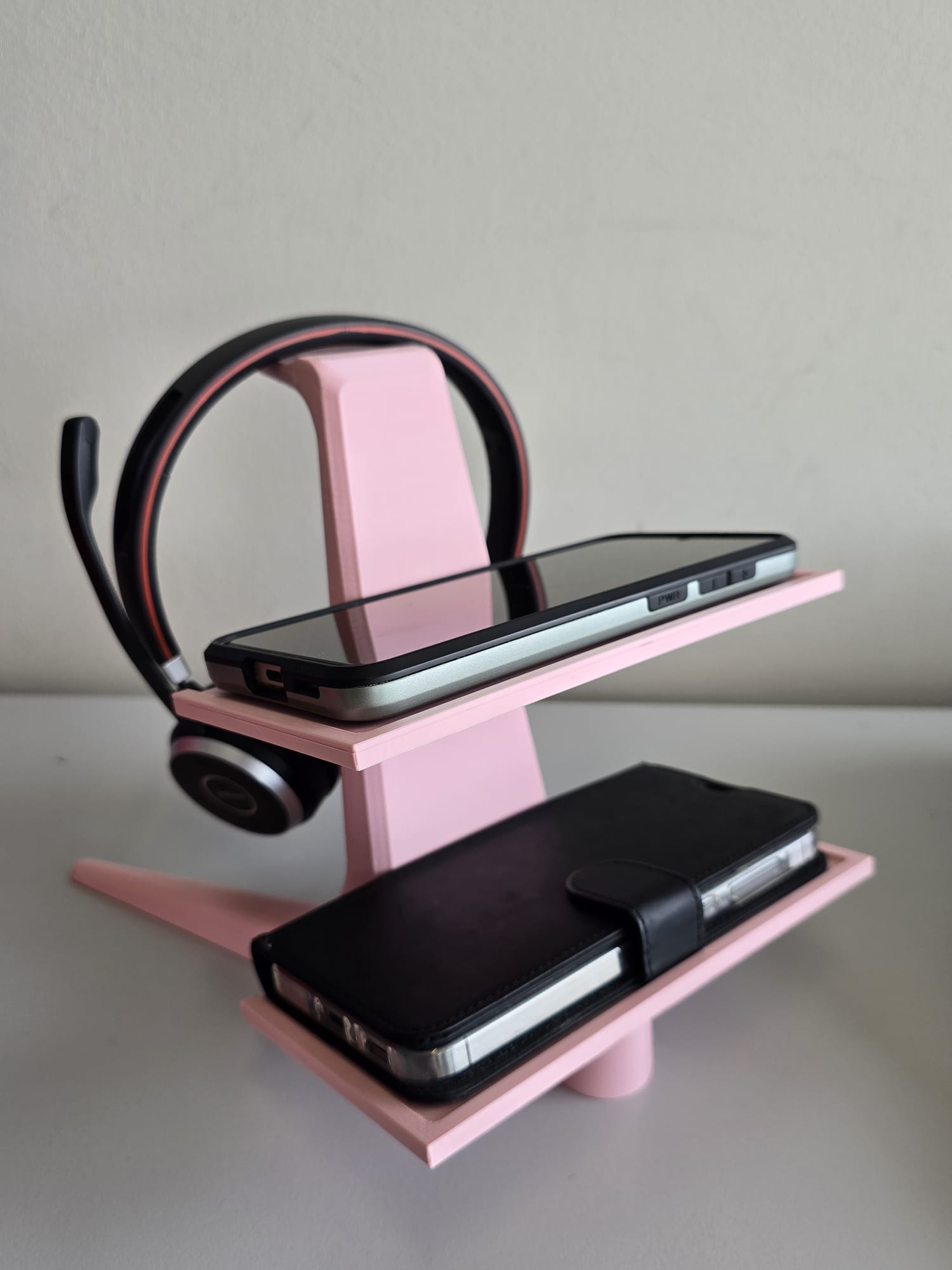 Headphone stand and place for 2 smartphones