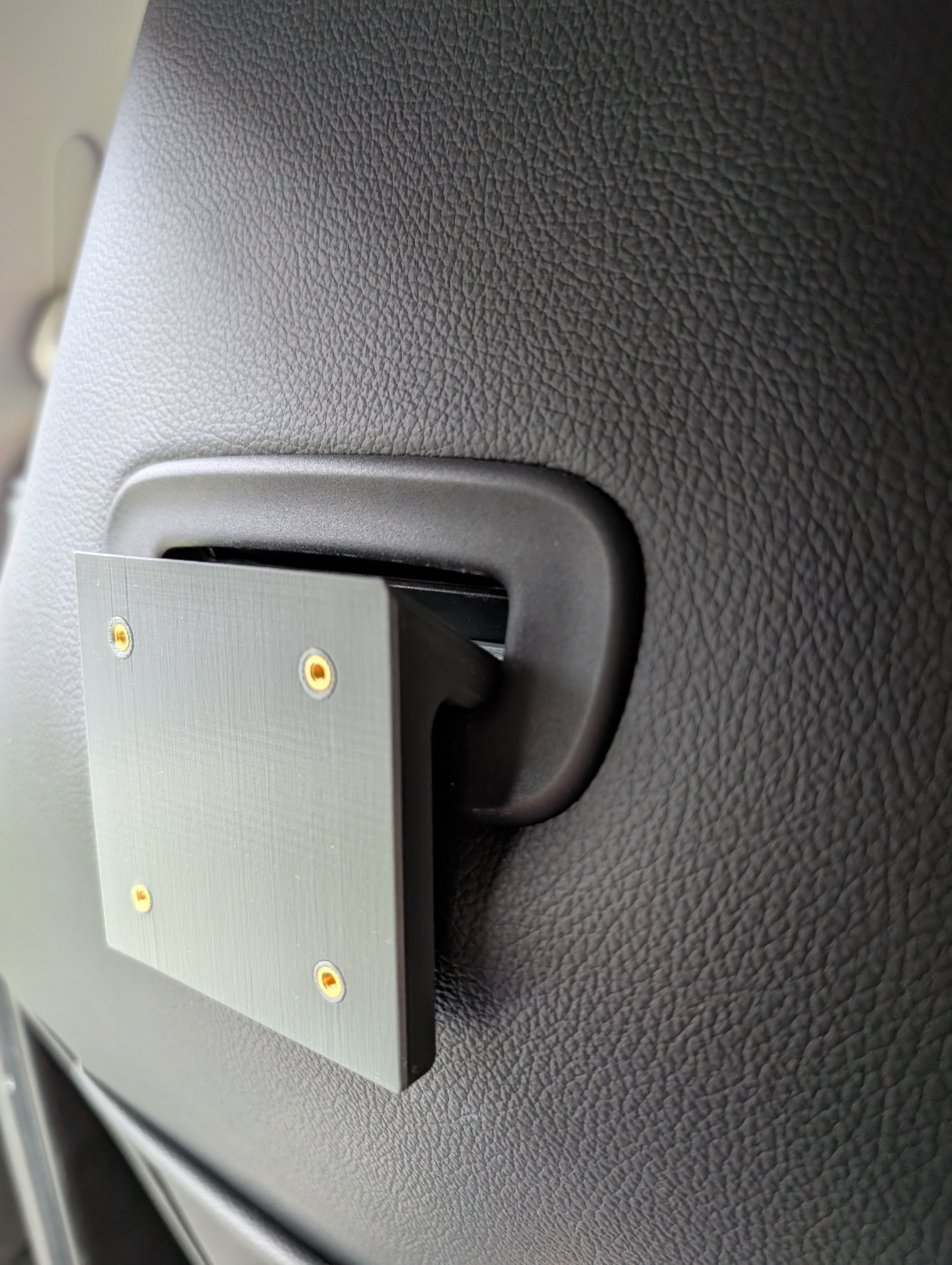Mounting Adapter for Smart ForFour Headrest Slot / Interface