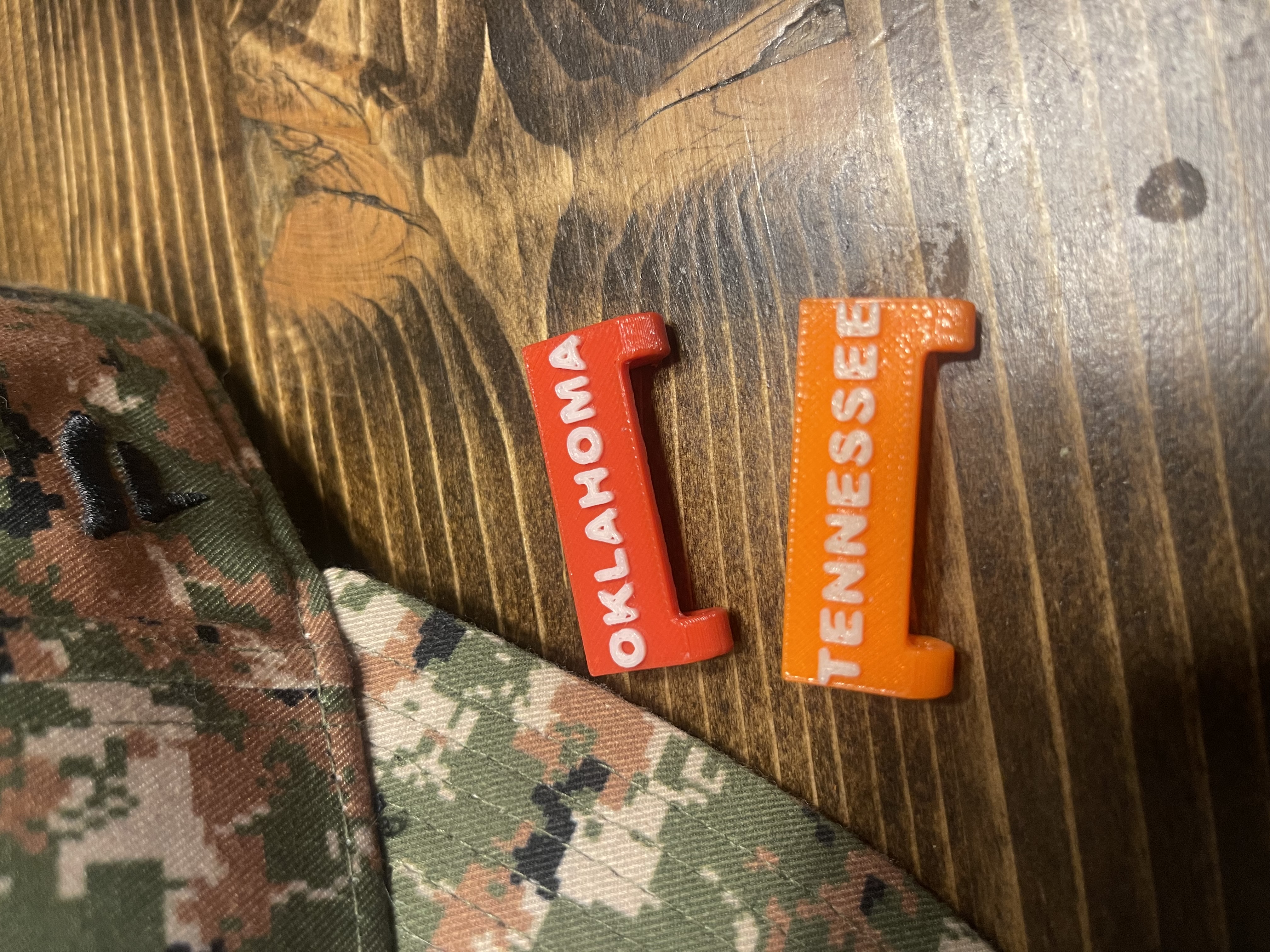 HAT CLIPS 50 STATES COLLEGE TEAMS USA, NO AMS