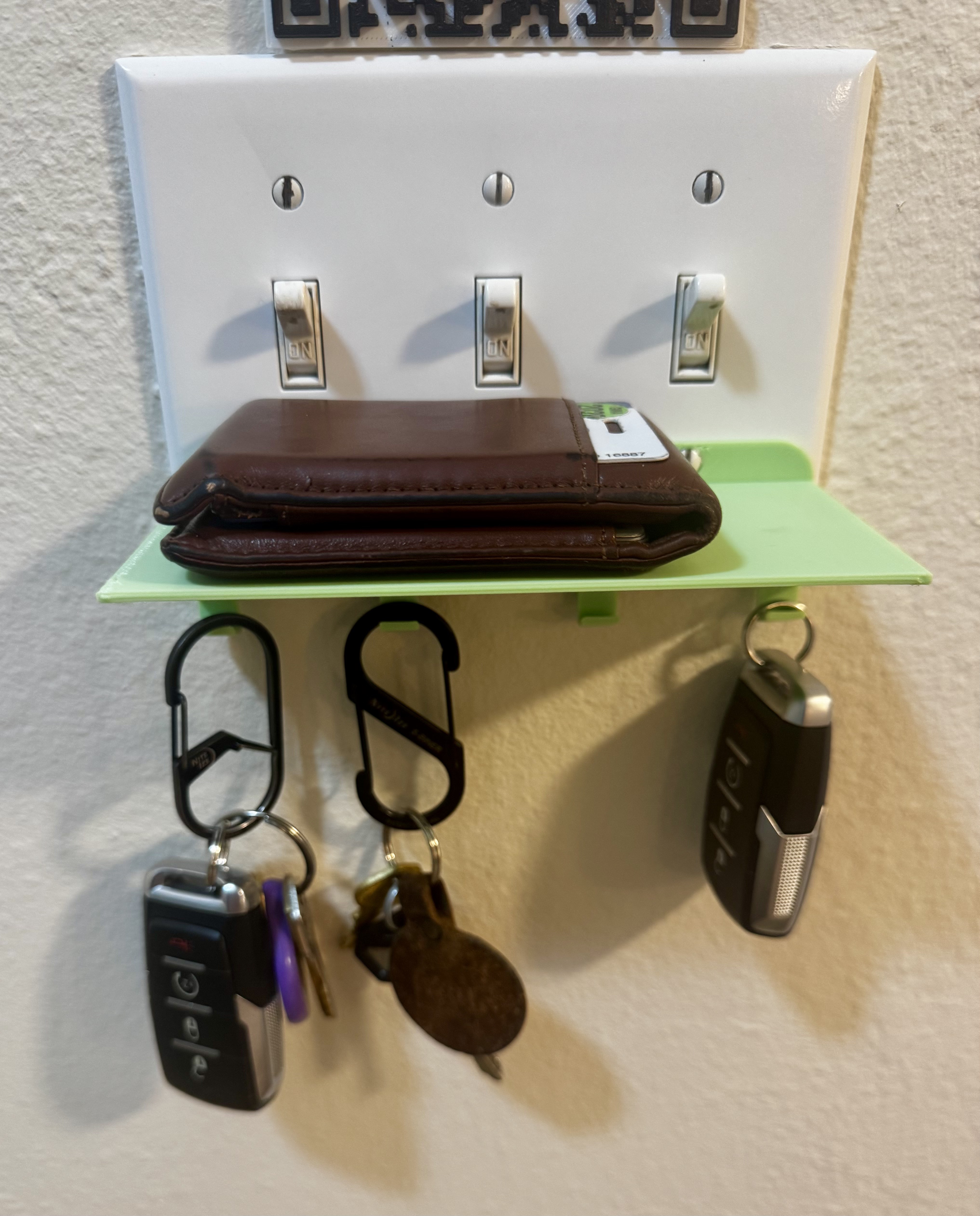 Miniatura 3 do modelo 3D Light switch key hook + shelf