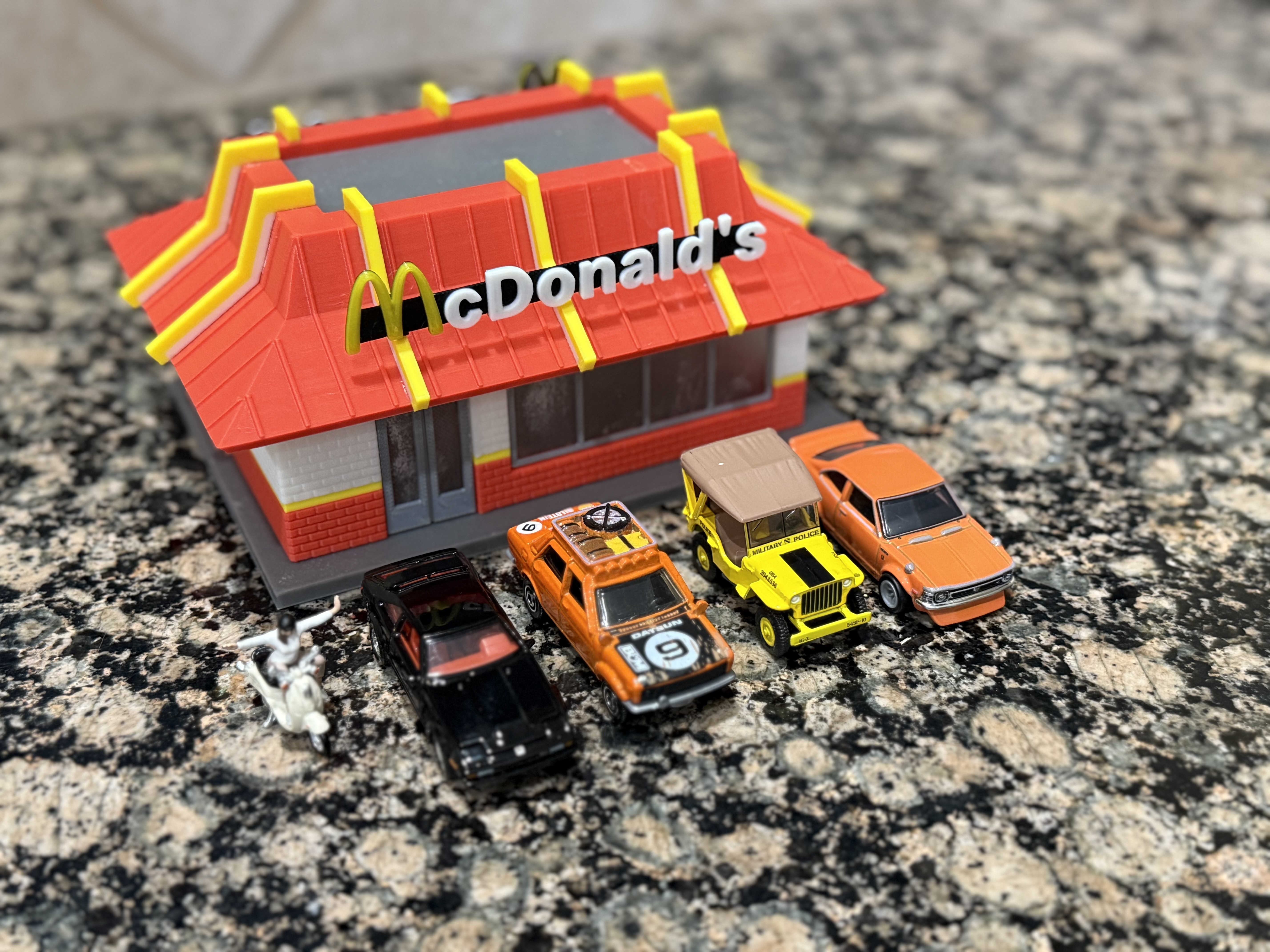 1:64 Classic Mcdonald's Diorama — thumbnail 11