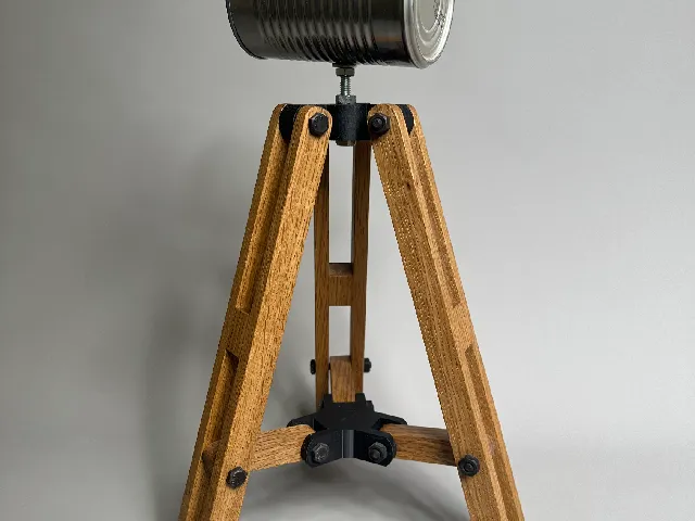 Tripod top and spreader hub