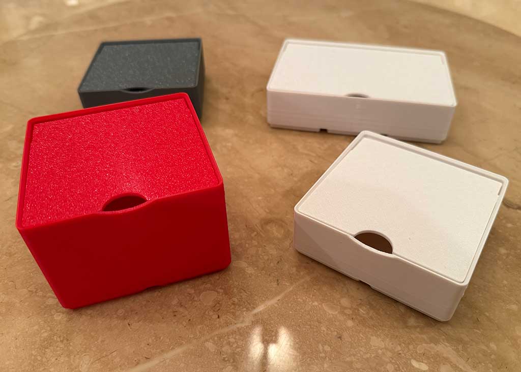 Gridfinity bin with captive hinged lid