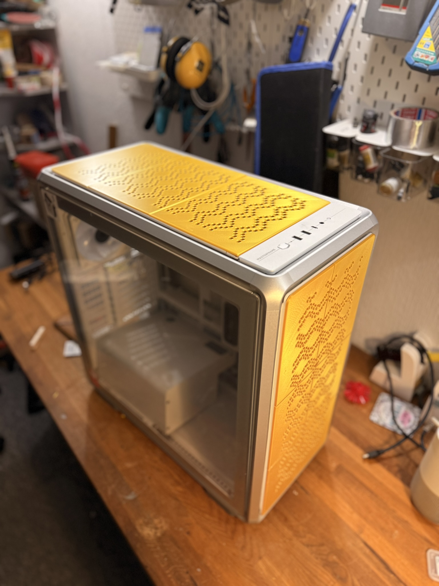 CoolerMaster-MasterFrame 600-Holey
