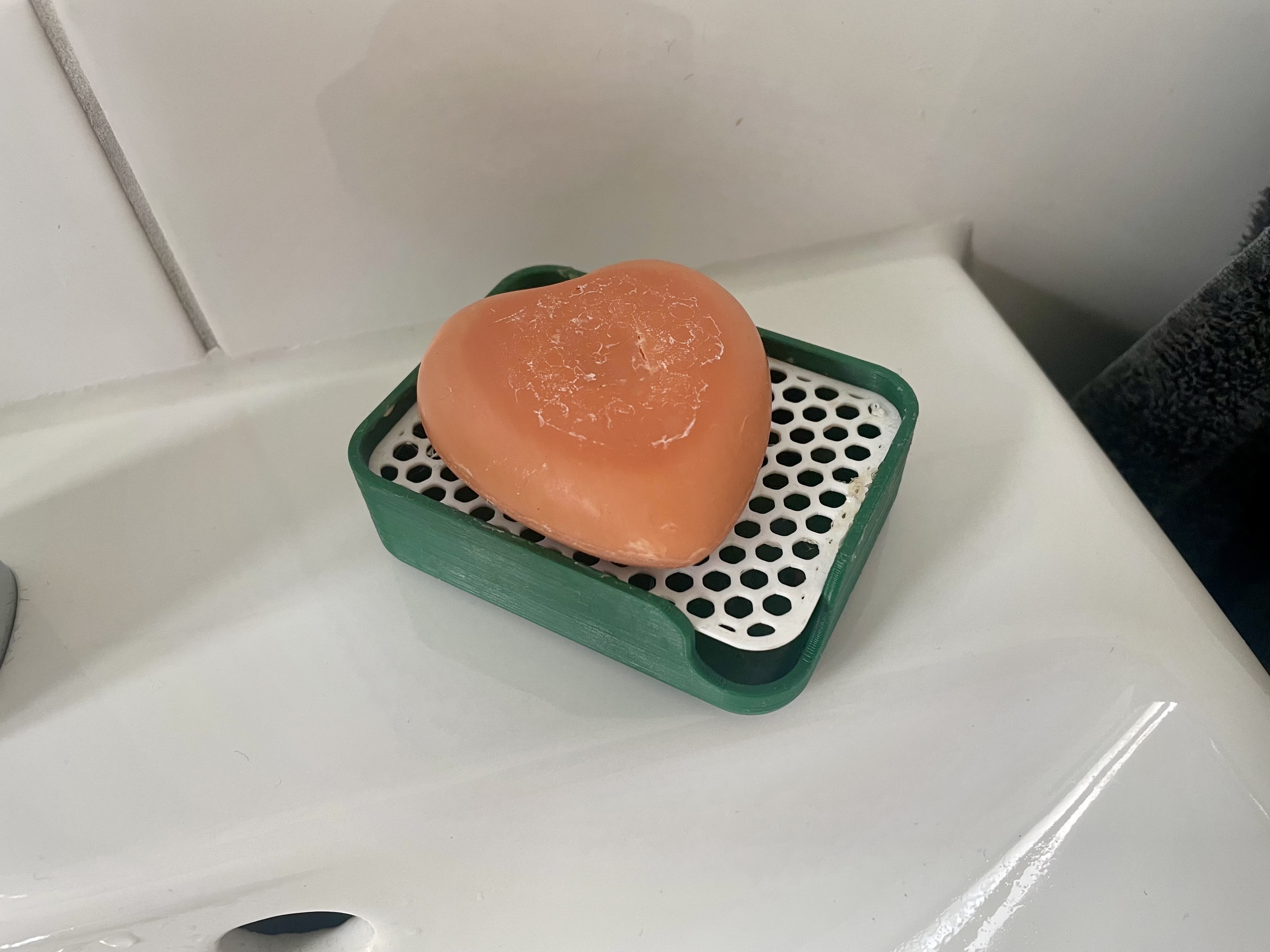 Zweiteiliger Seifenhalter mit Hex-Gitter