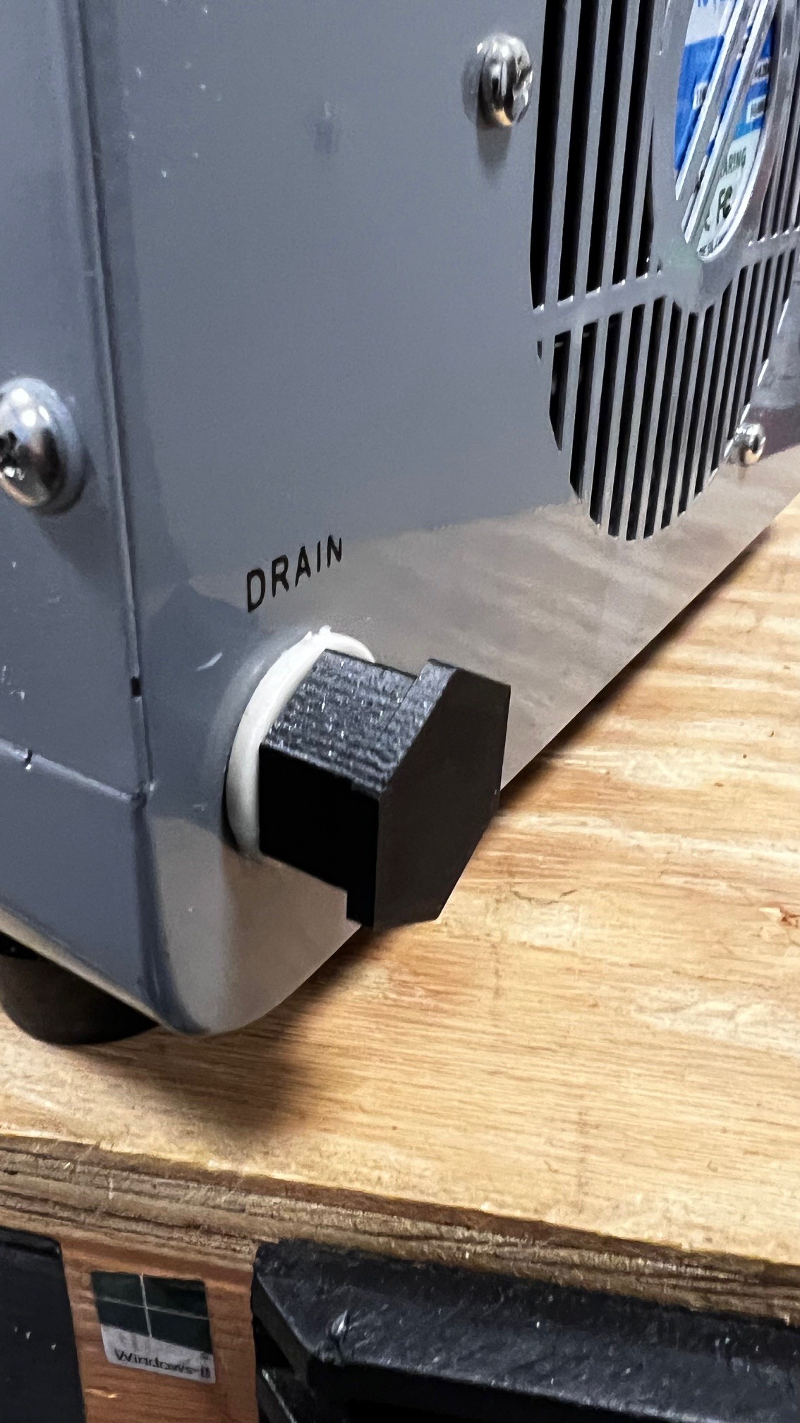 CW-5200 and CW-5202 Water Chiller Drain Cap