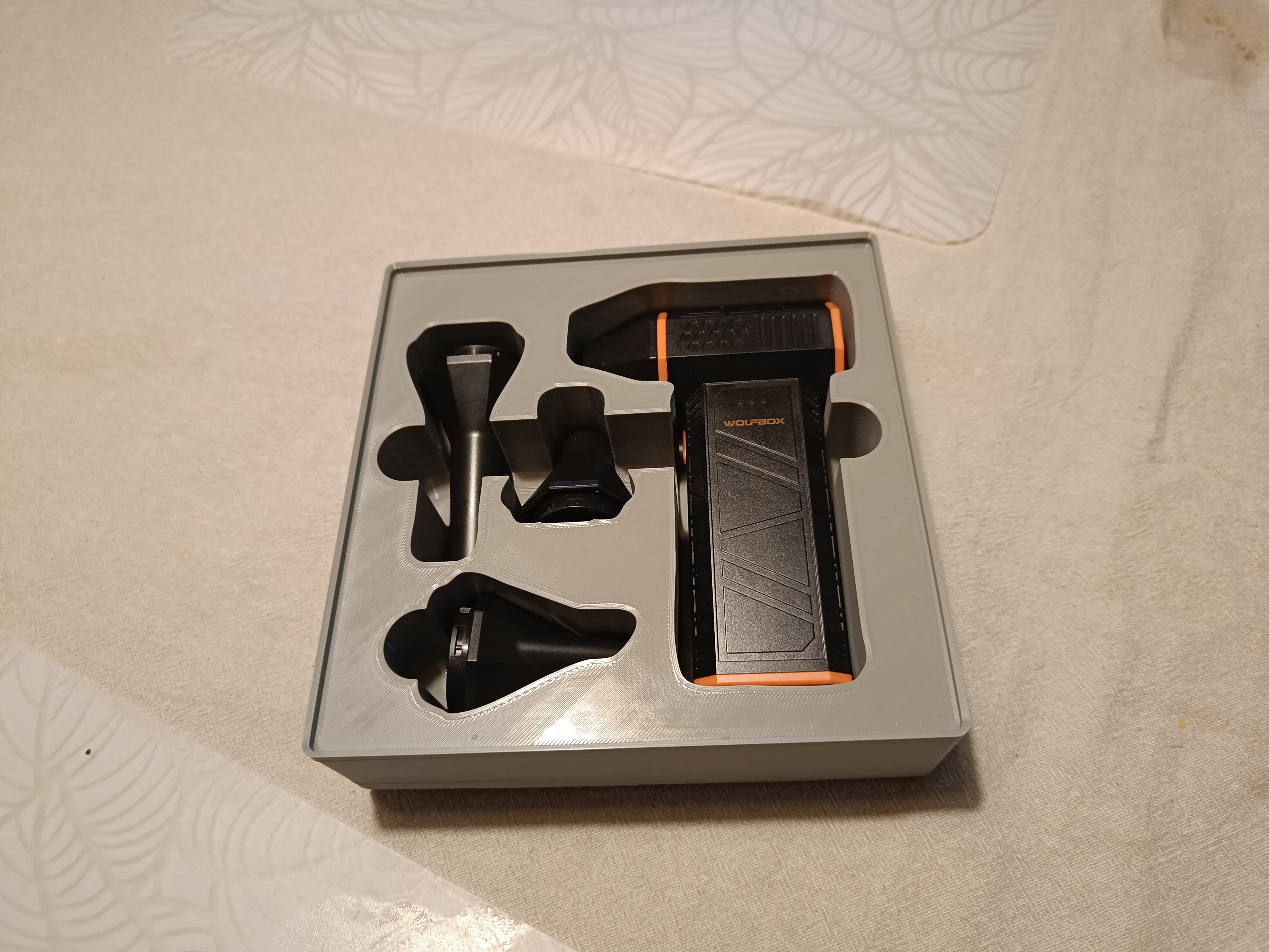 Wolfbox MF50 storage case with lid (gridfinity)
