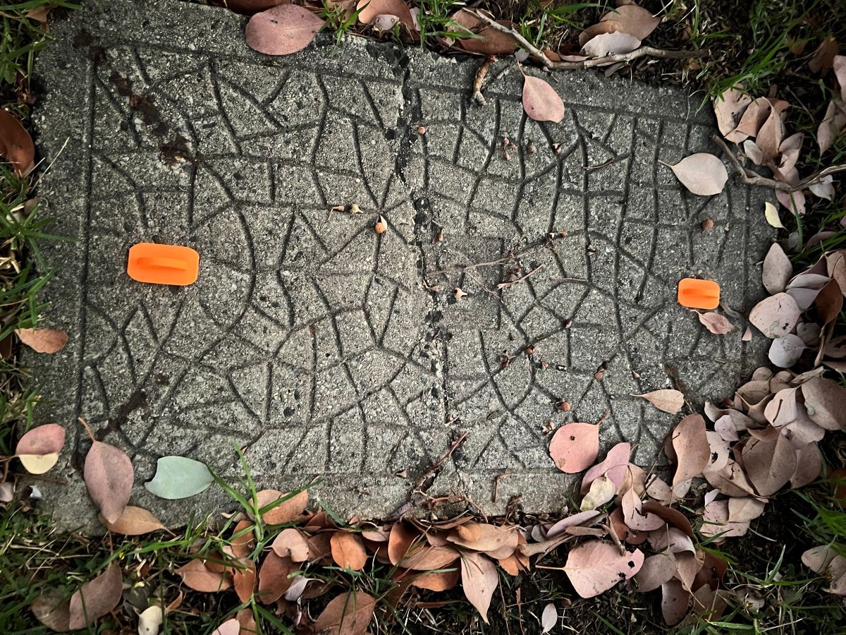 Comms pit plug