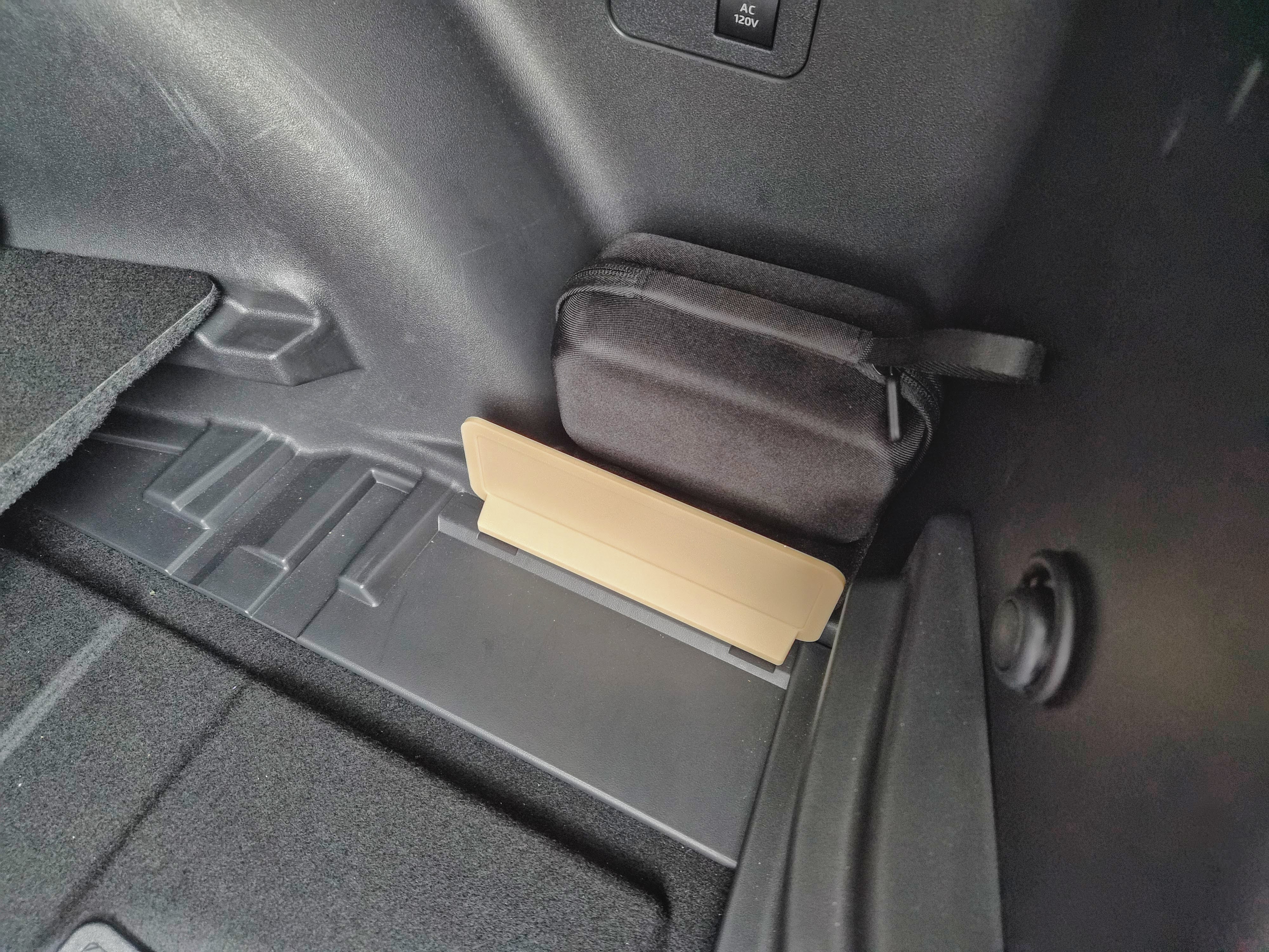 Trunk cubby separator for Toyota C-HR BEV