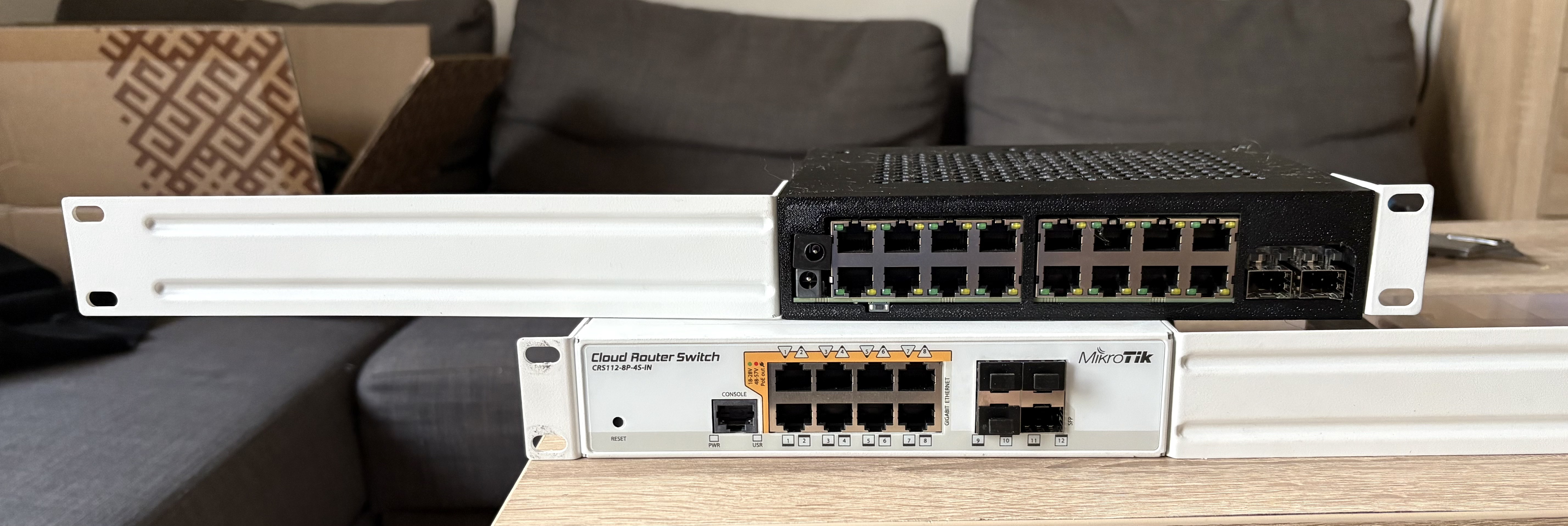 Rackmount CRS318